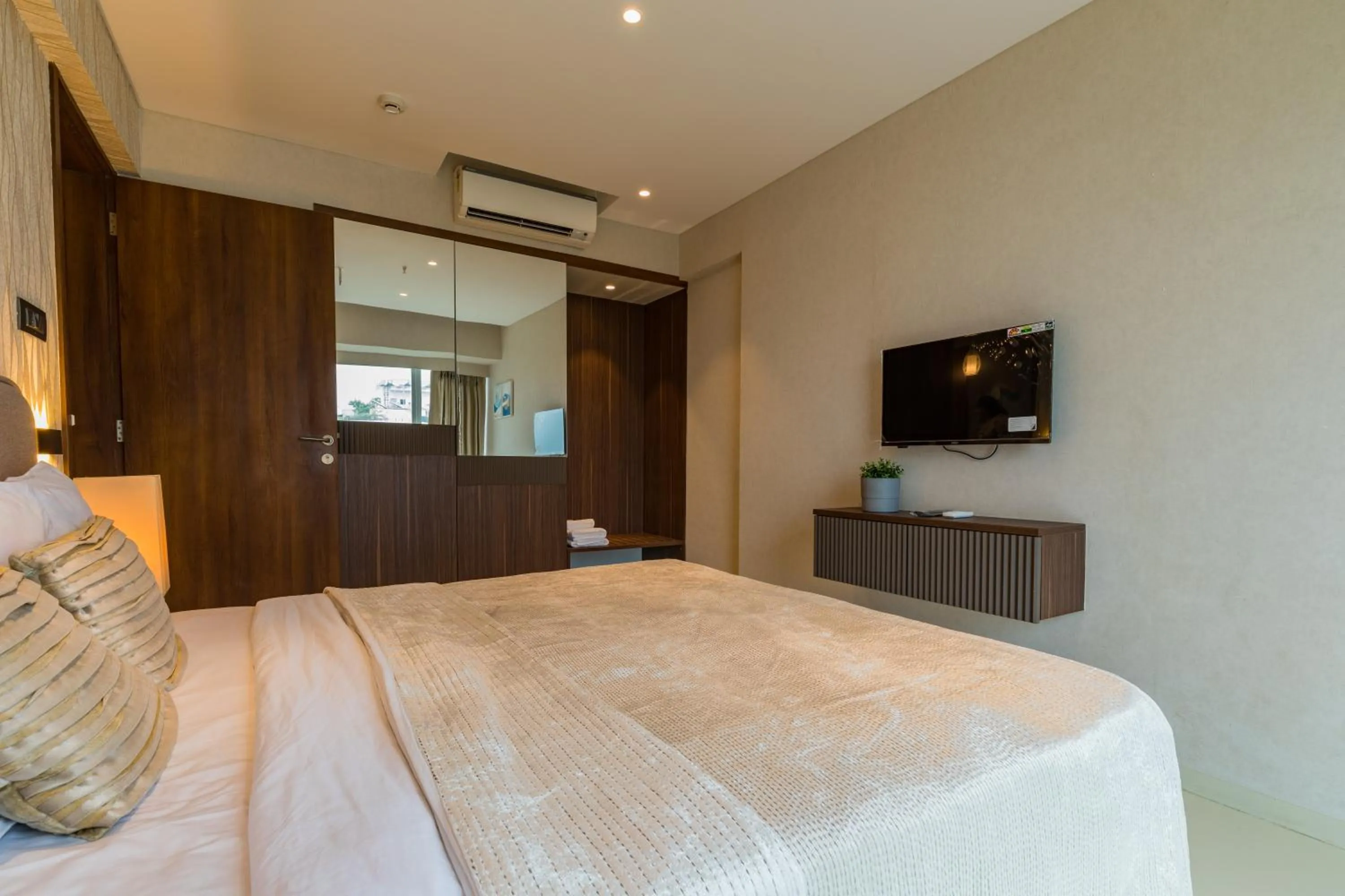 Bedroom, Bed in AR Suites Jewels Royale - Koregaon Park NX
