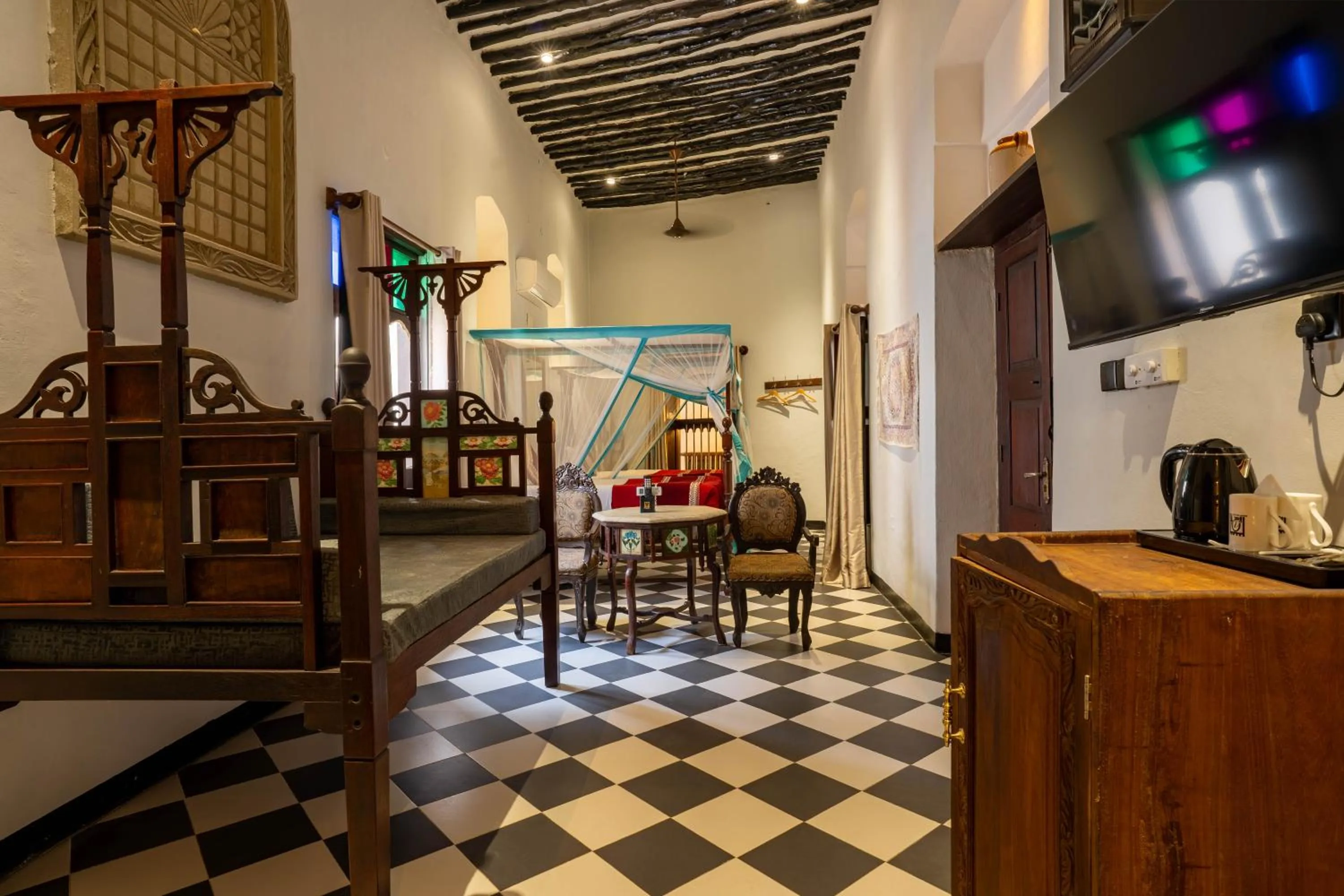 Bedroom in Dhow Palace Hotel