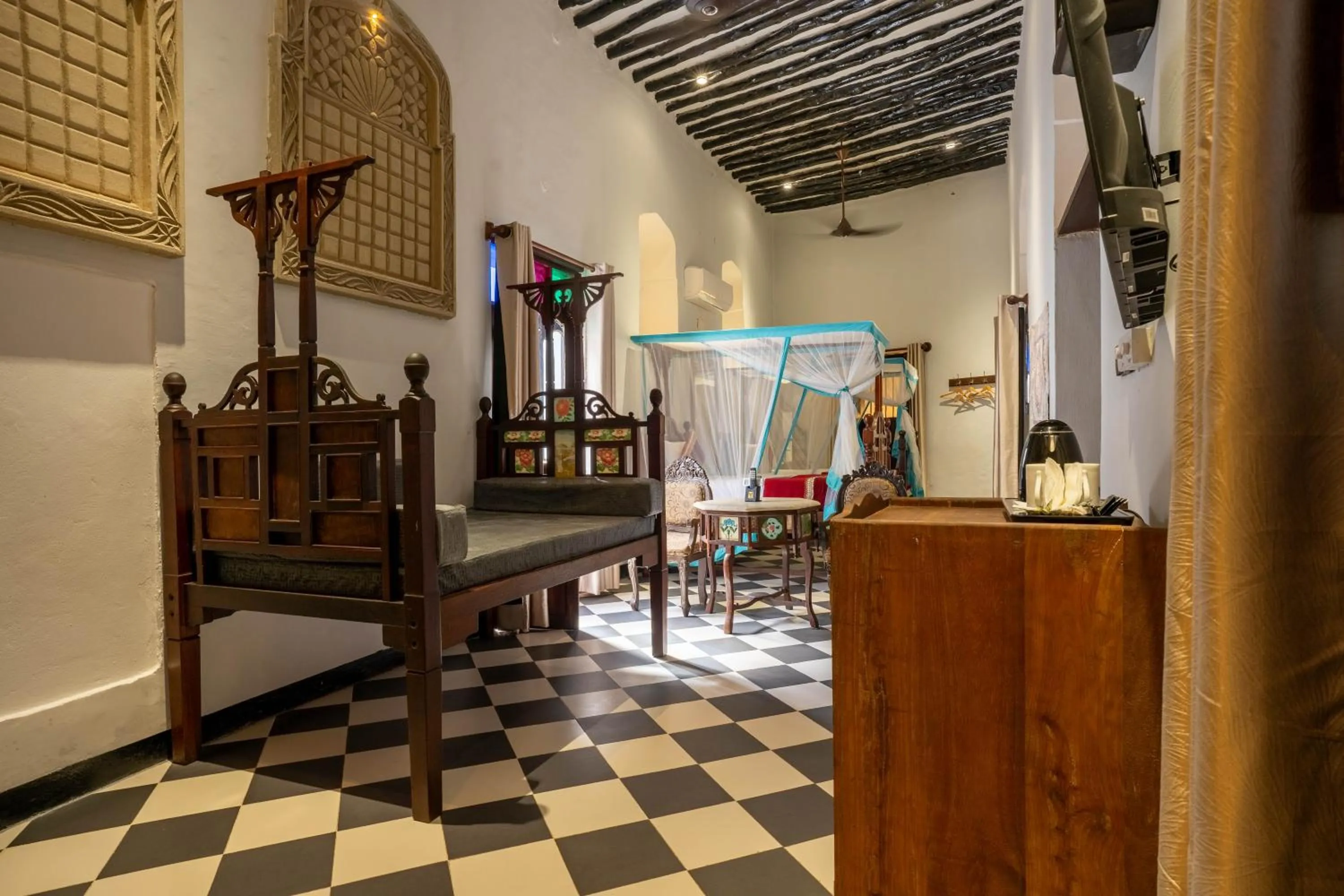 Bedroom in Dhow Palace Hotel