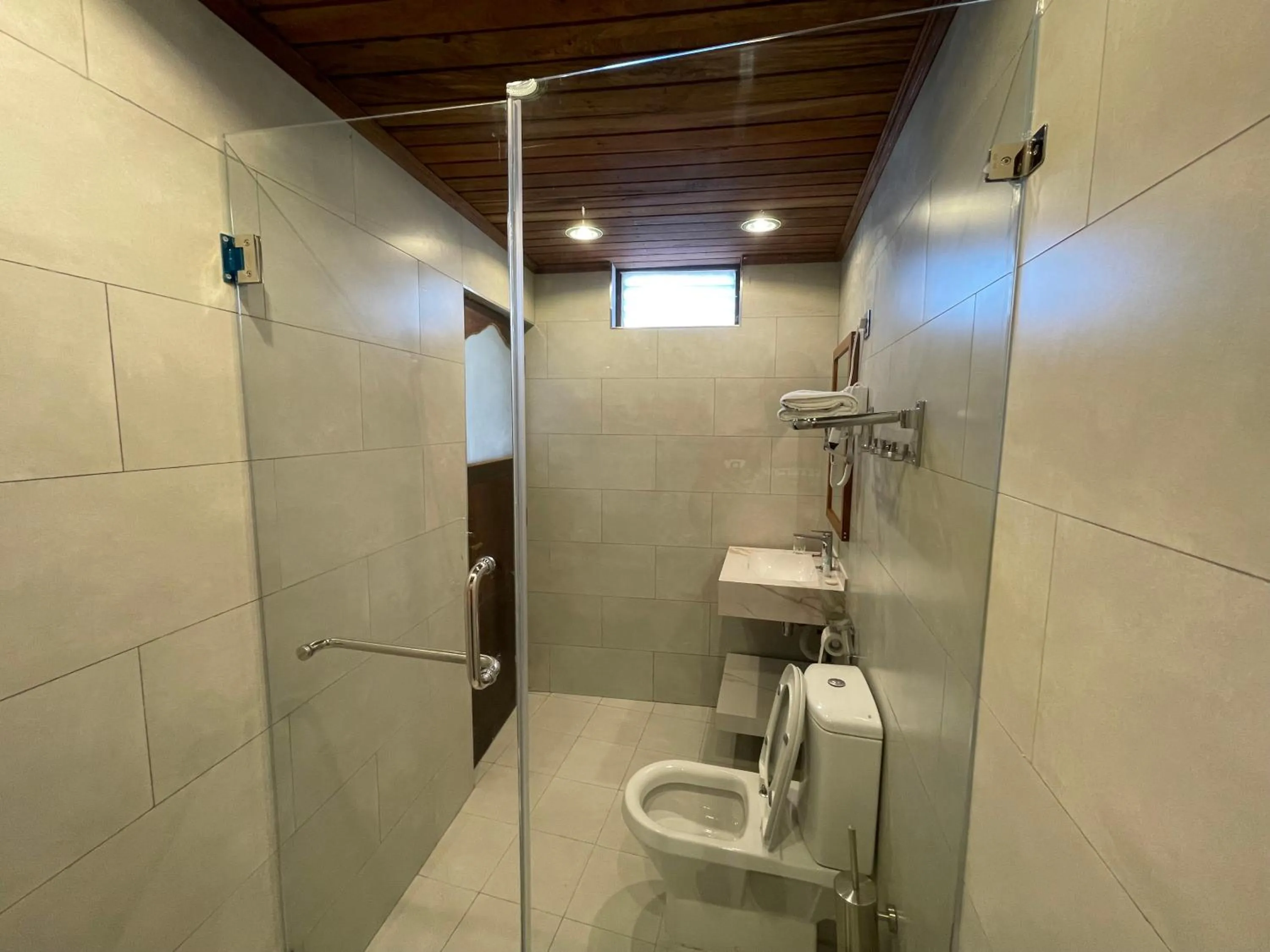 Toilet in Dhow Palace Hotel