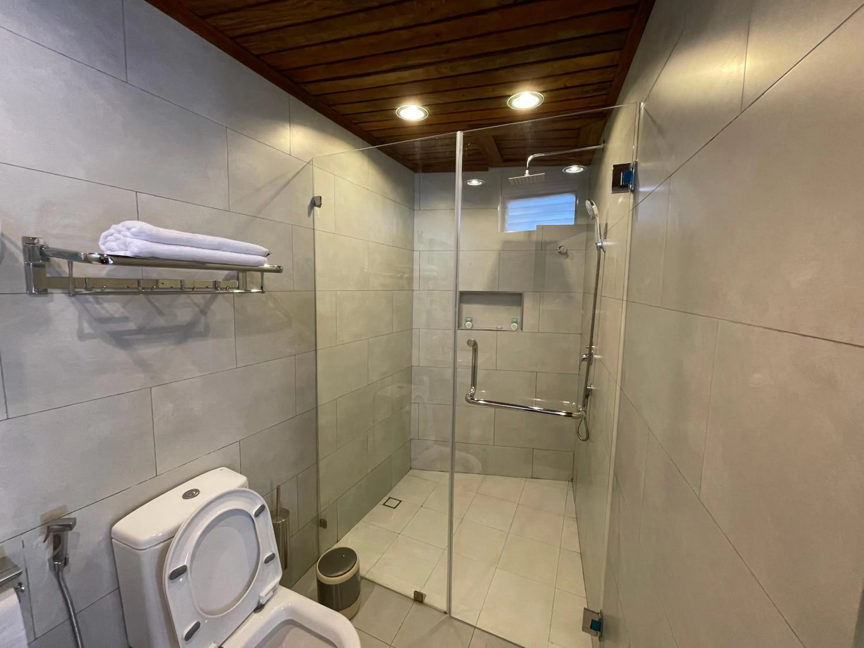 Shower in Dhow Palace Hotel