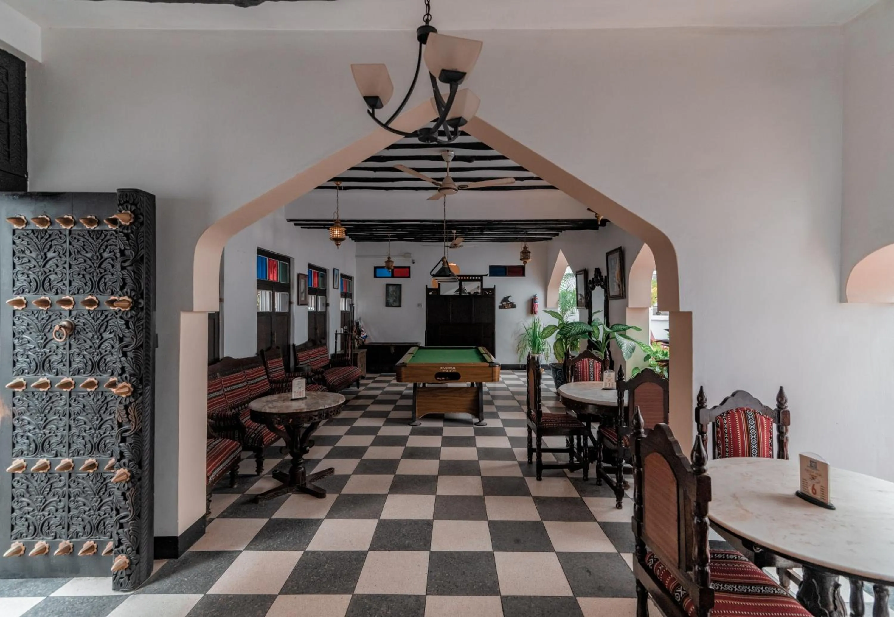 Restaurant/places to eat in Dhow Palace Hotel