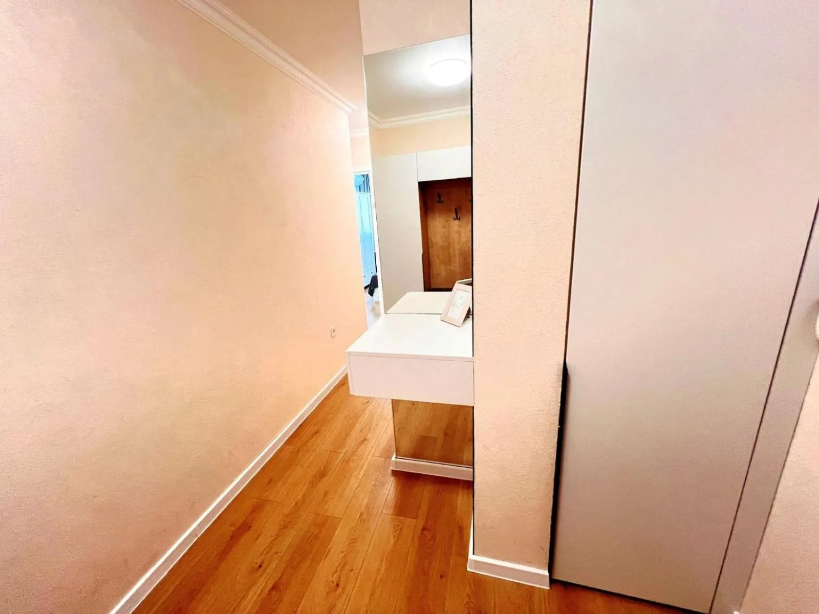 wardrobe, Bed in PAPAYA APARTMENTS