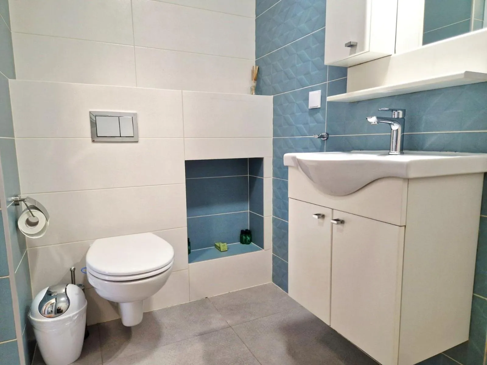 Toilet in PAPAYA APARTMENTS