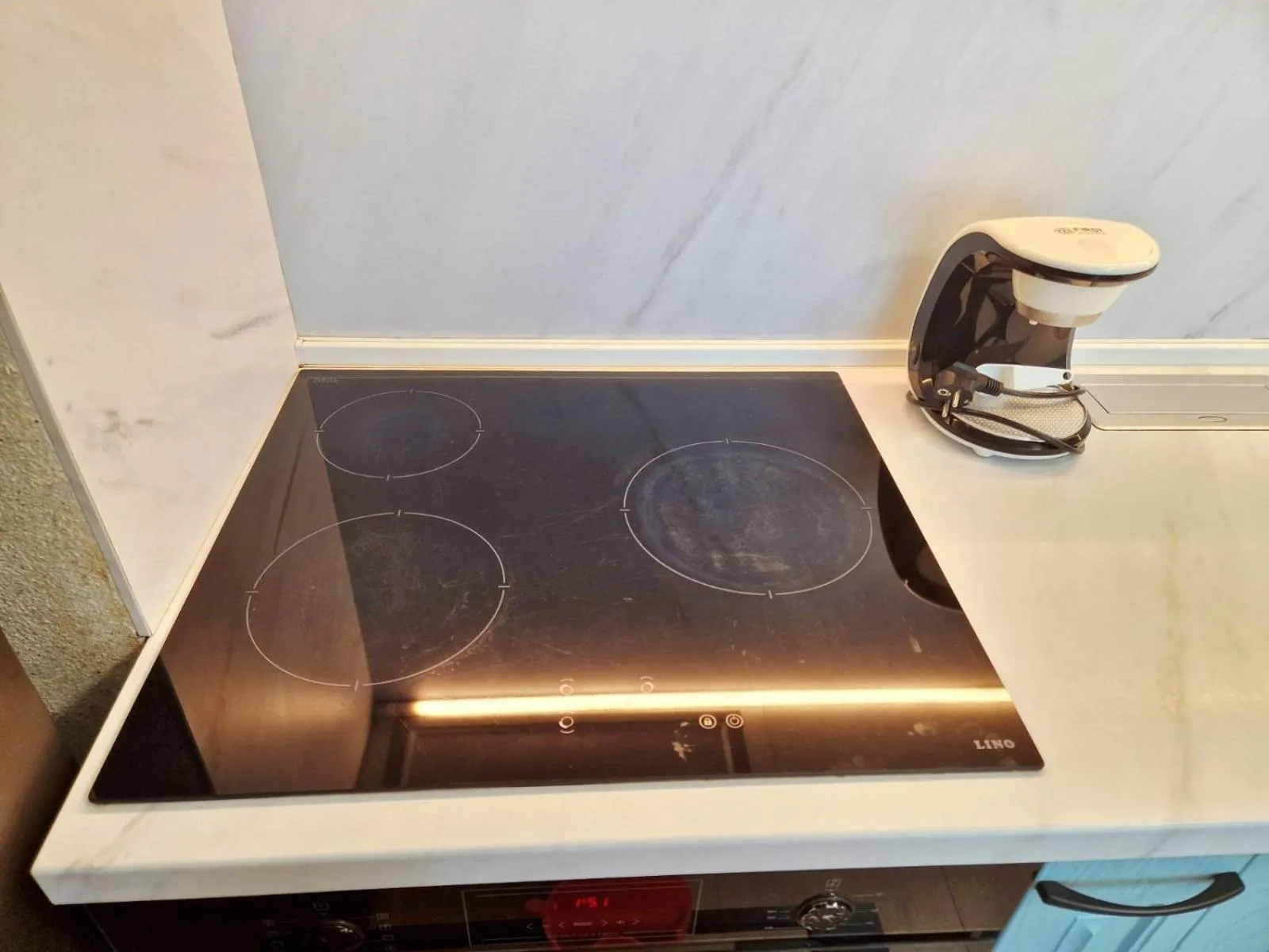 Coffee/tea facilities in PAPAYA APARTMENTS