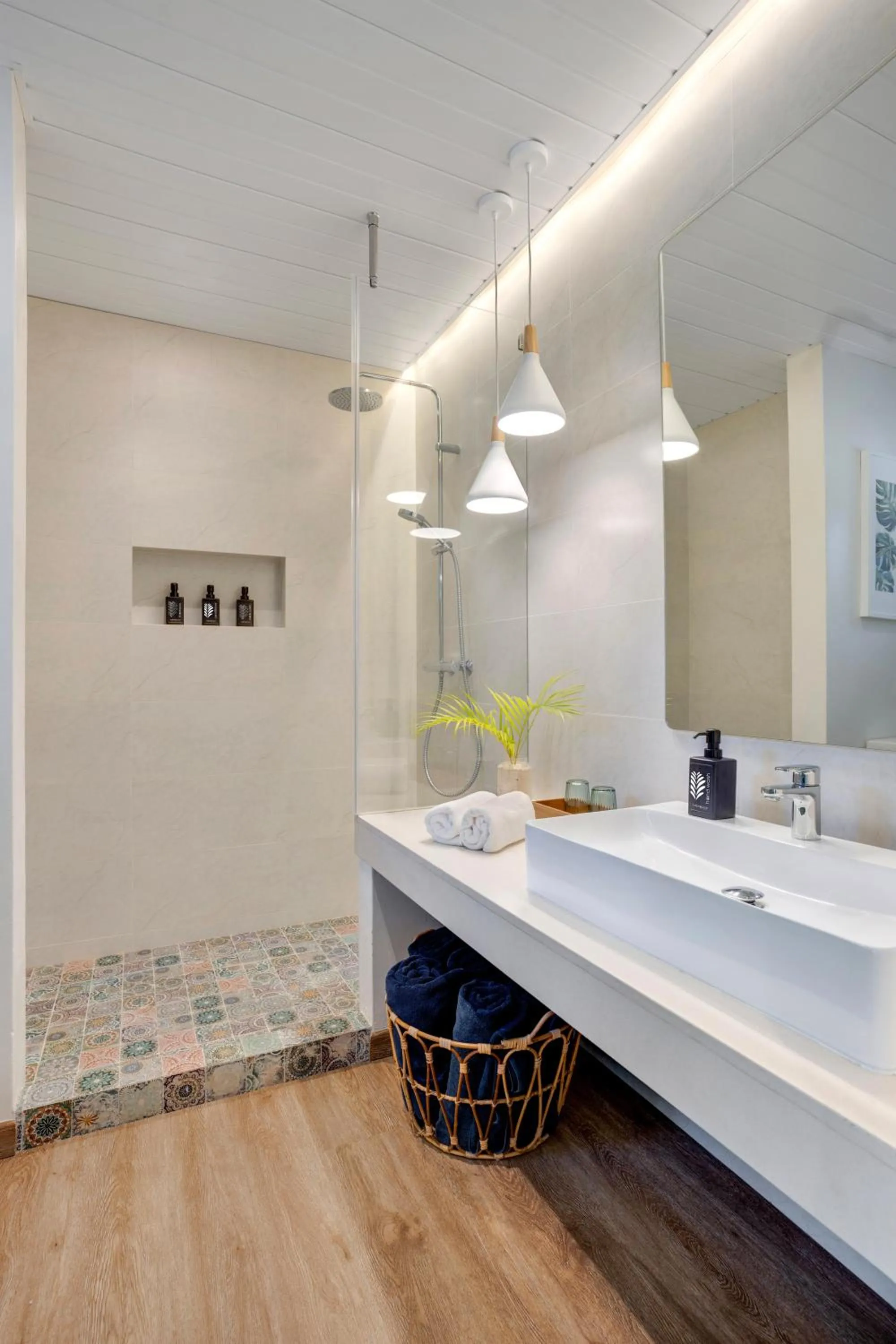 Shower in Indian Ocean Lodge