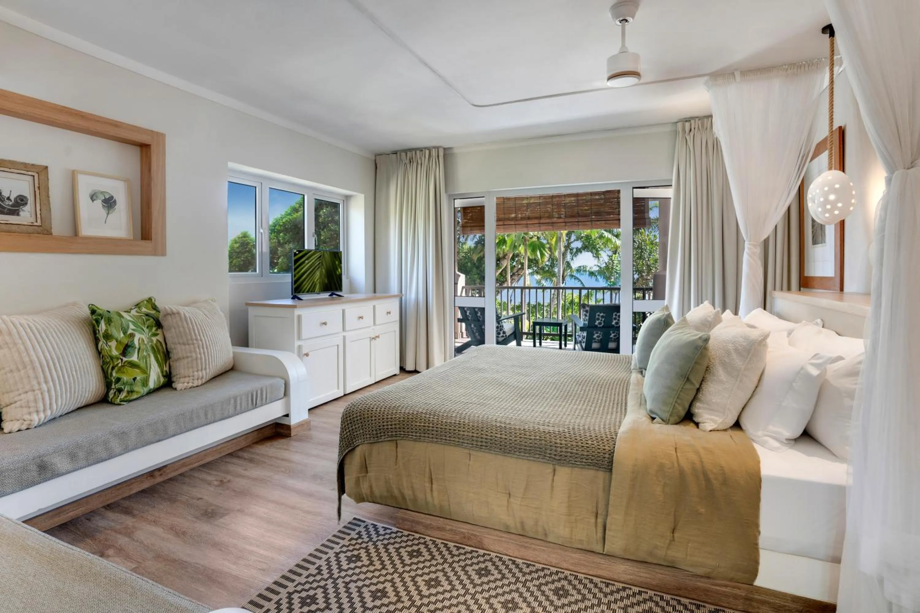 Photo of the whole room, Bed in Indian Ocean Lodge