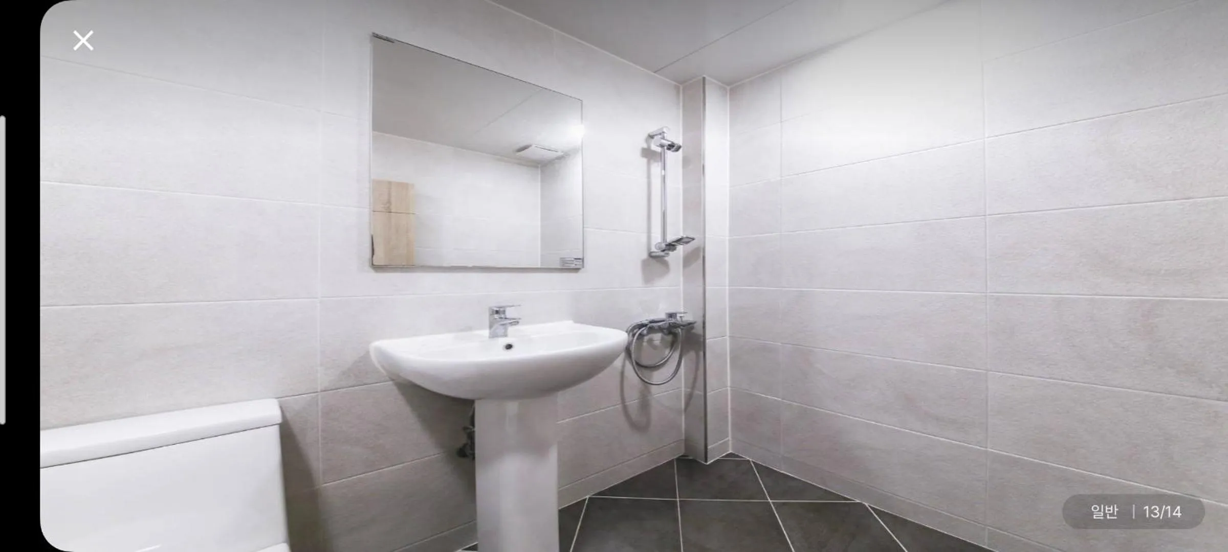 Shower in Hotel Q Chuncheon