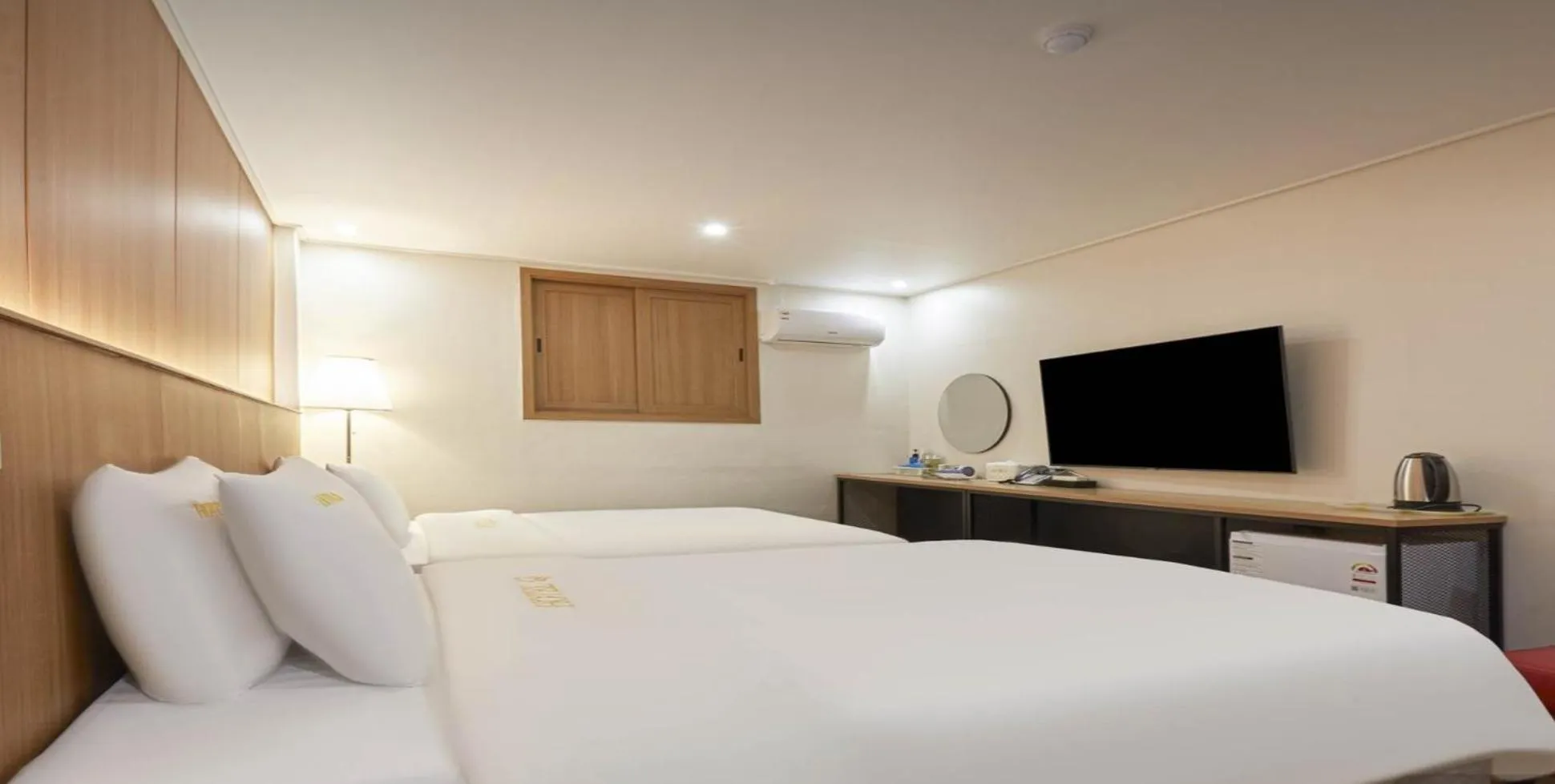 TV and multimedia, Bed in Hotel Q Chuncheon