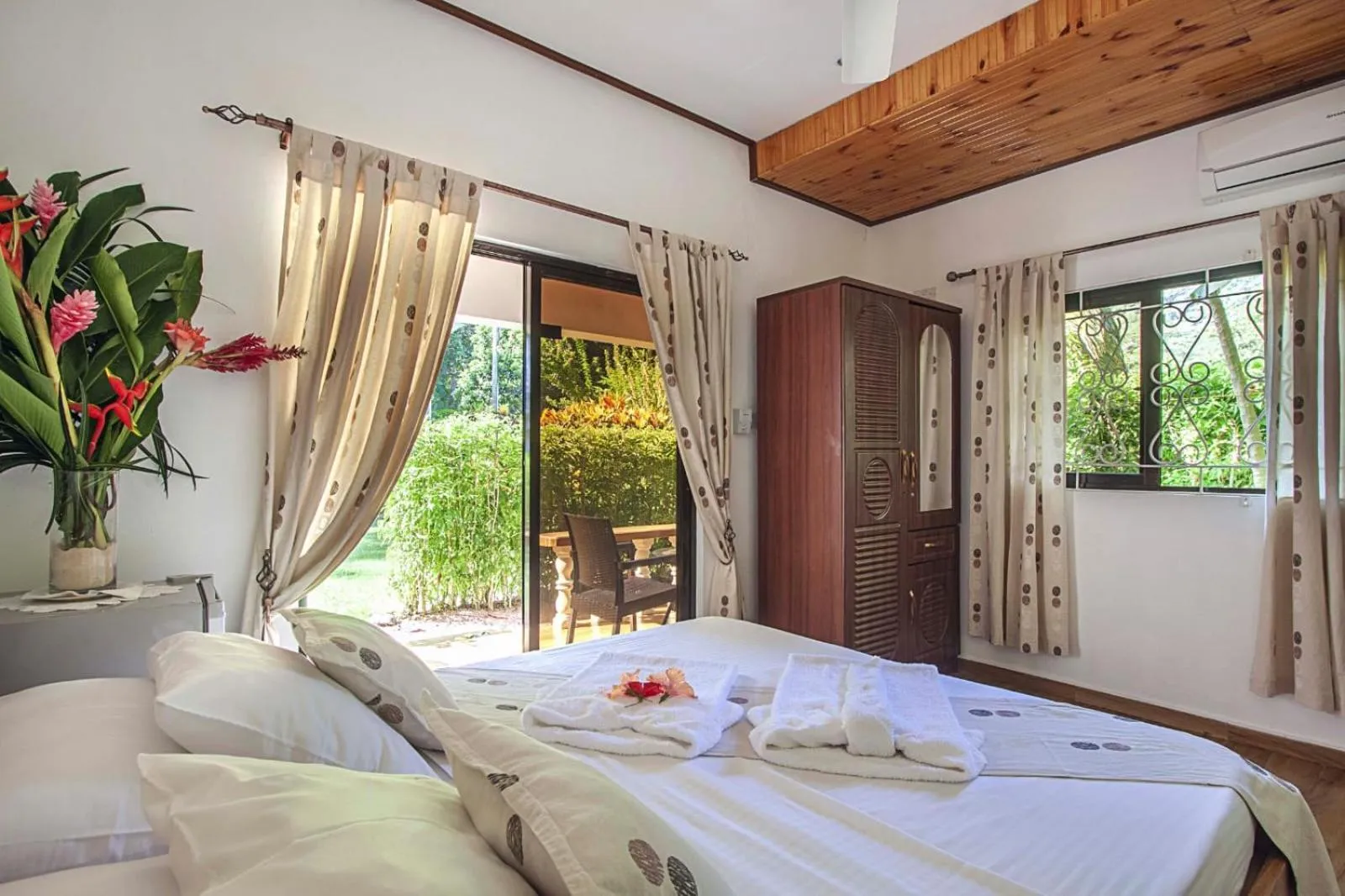 Bed in Tannette Villa