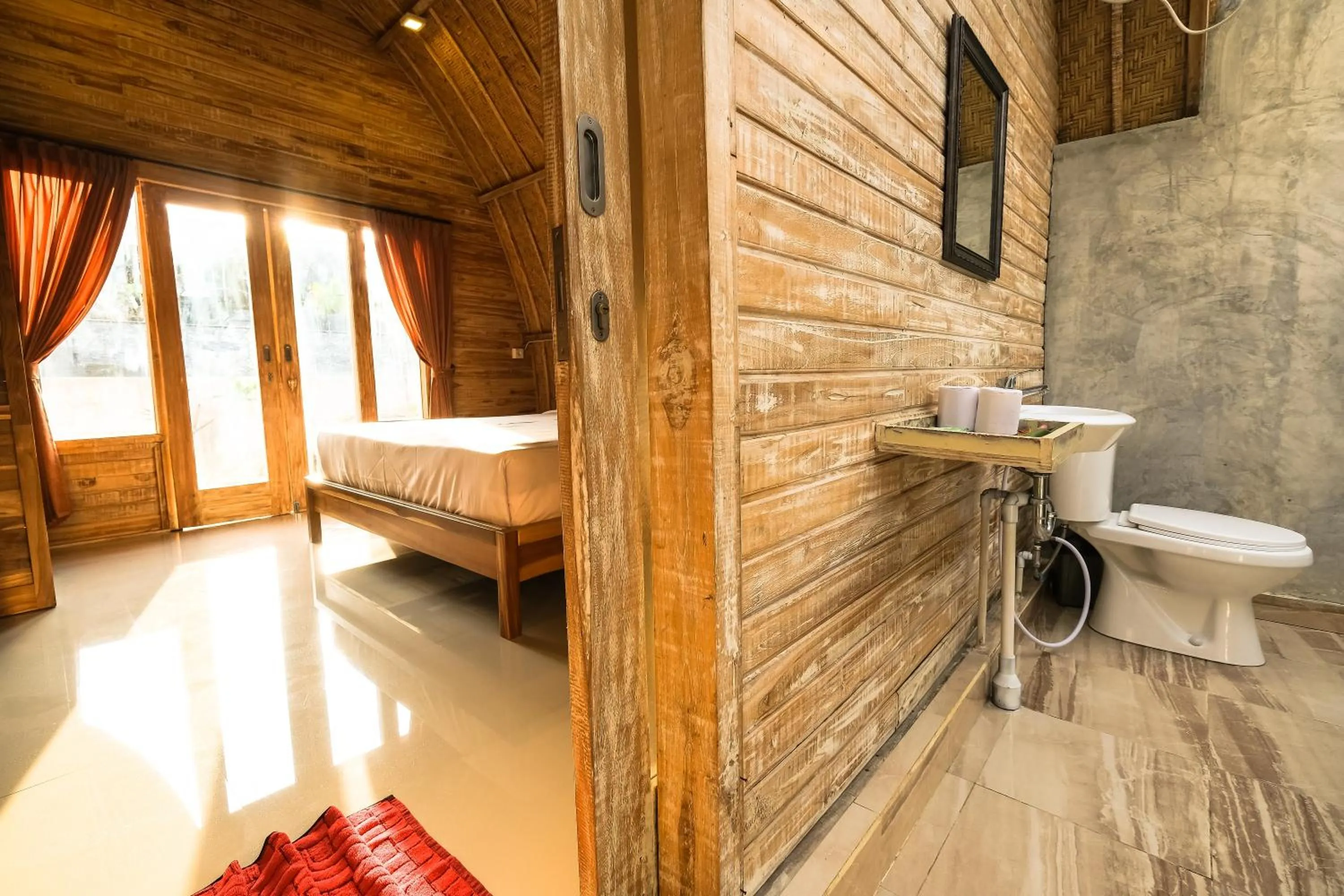 Bathroom, Bed in Puri Sadewa Balangan