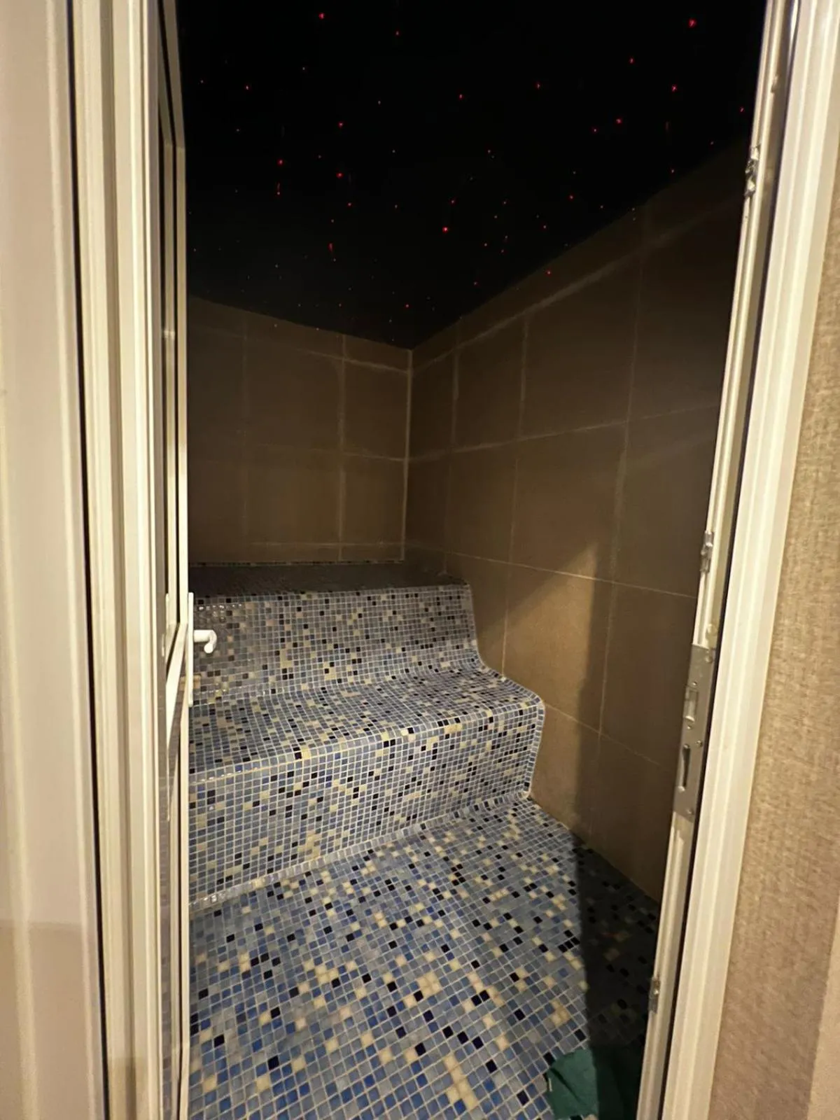 Sauna in Days Inn Zarate