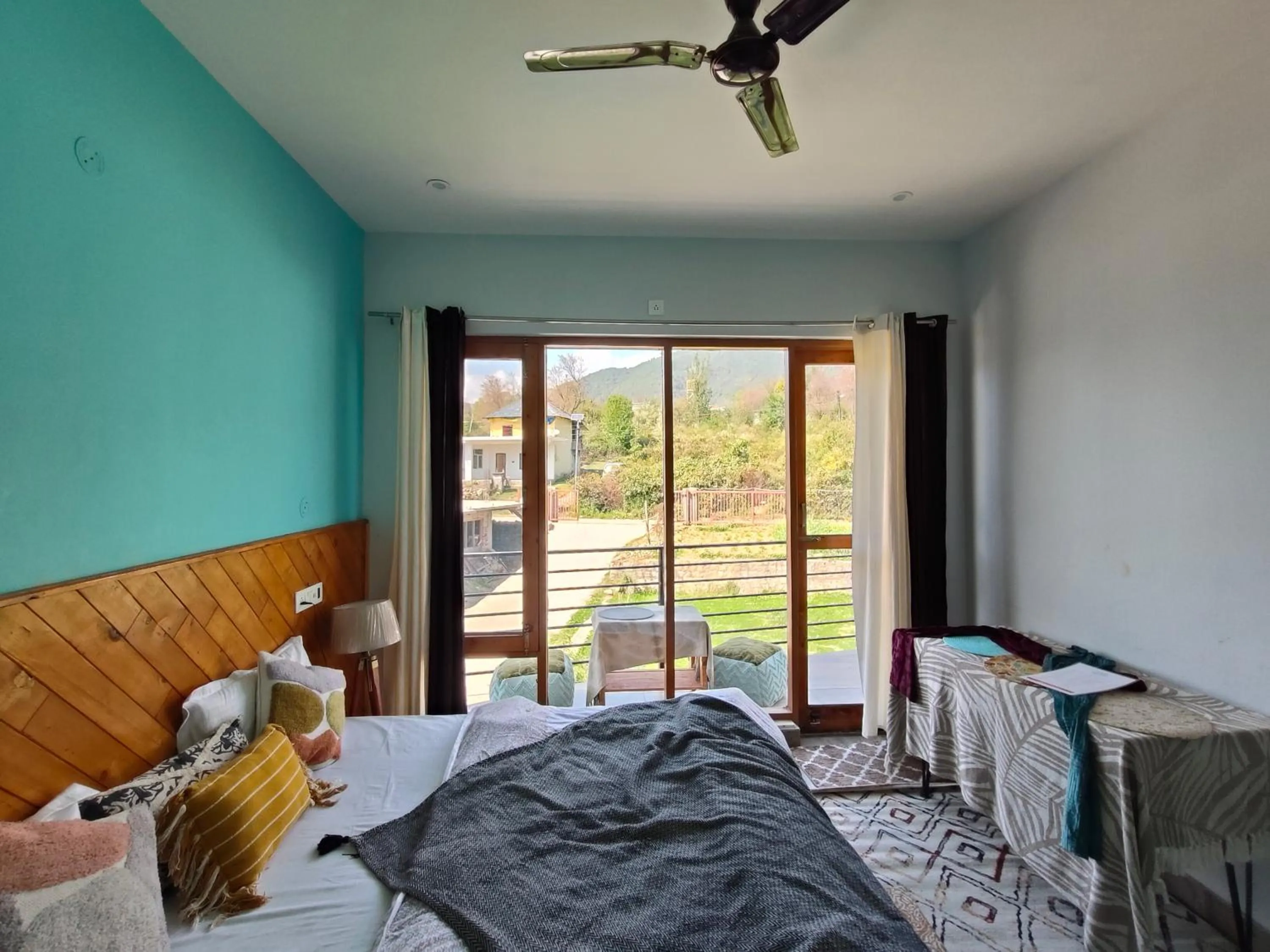 Bedroom, Bed in Flyscape