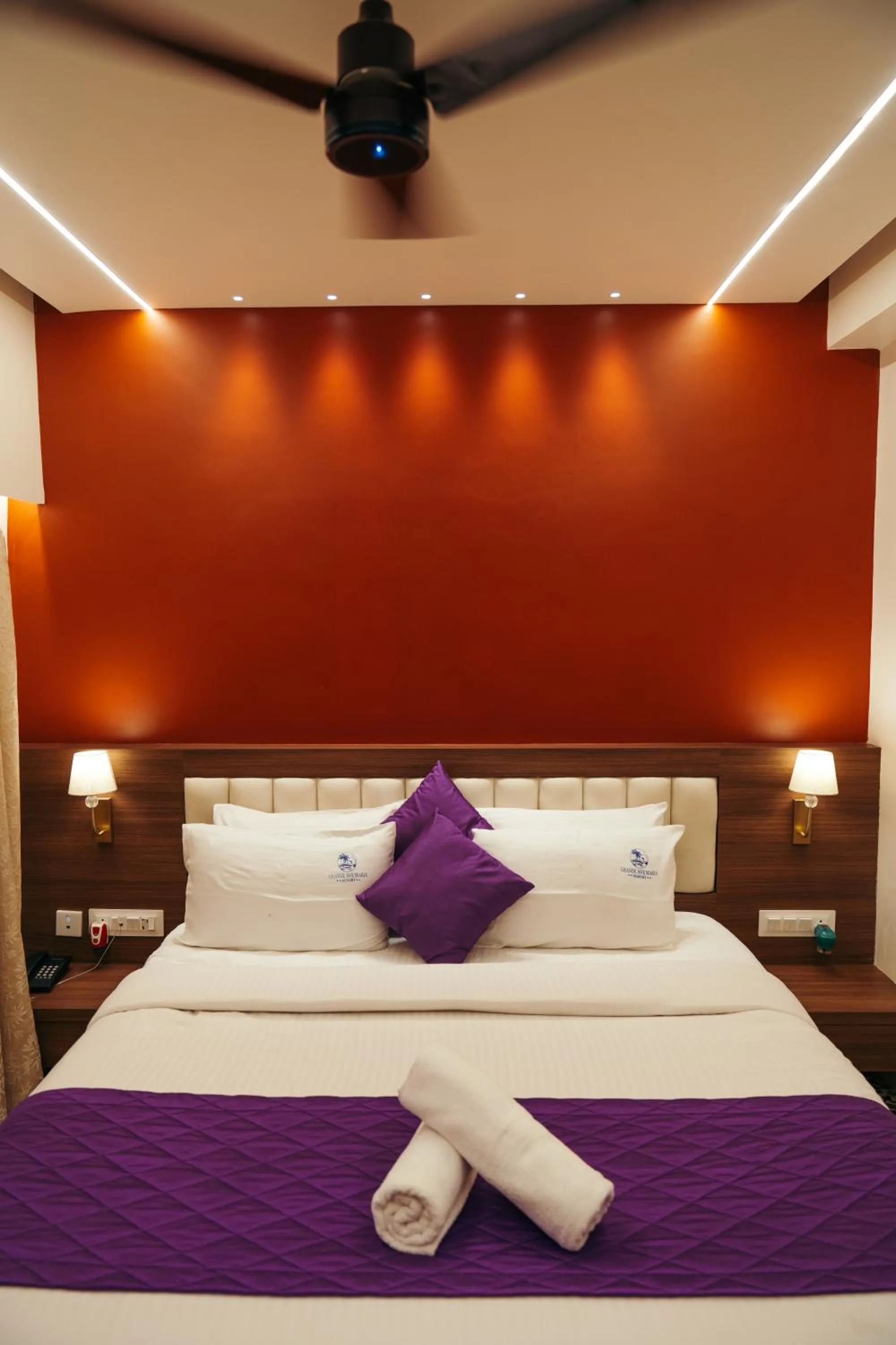 Photo of the whole room, Bed in Grande Ave Maria Resort