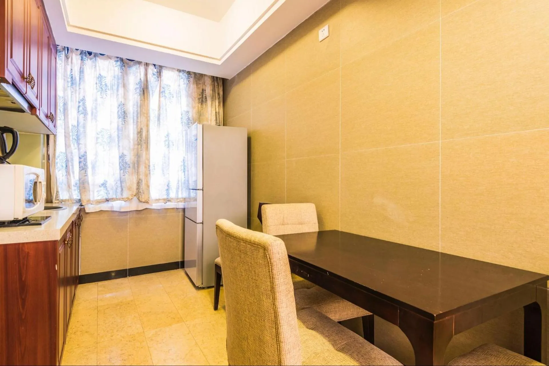 Grand Continental Apartment