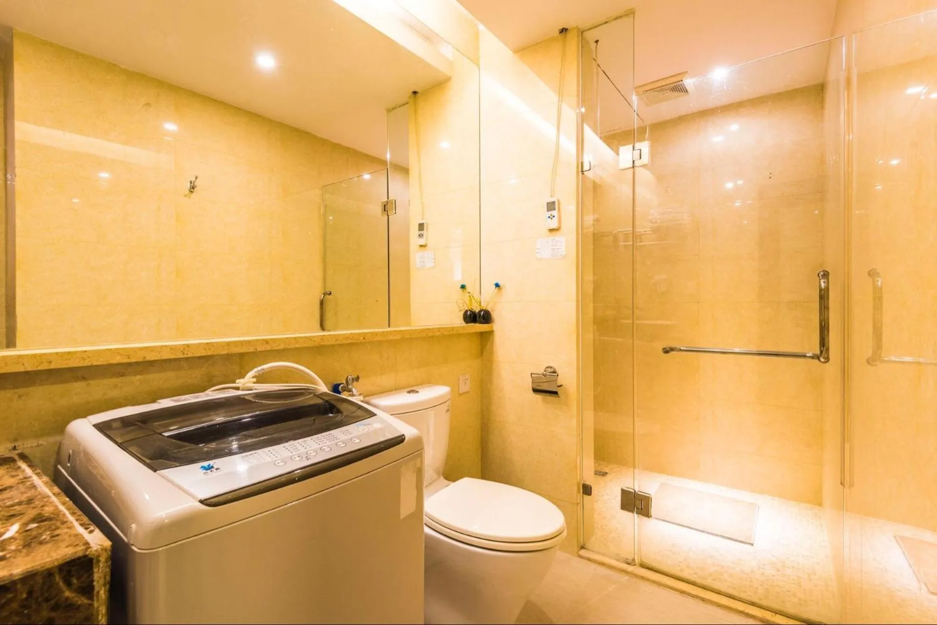 Grand Continental Apartment