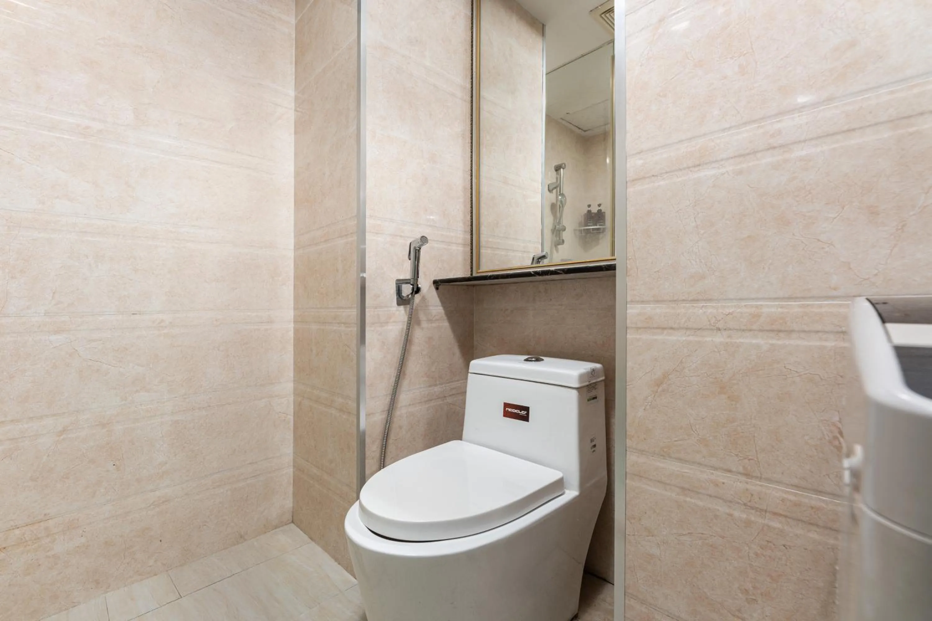 Grand Continental Apartment