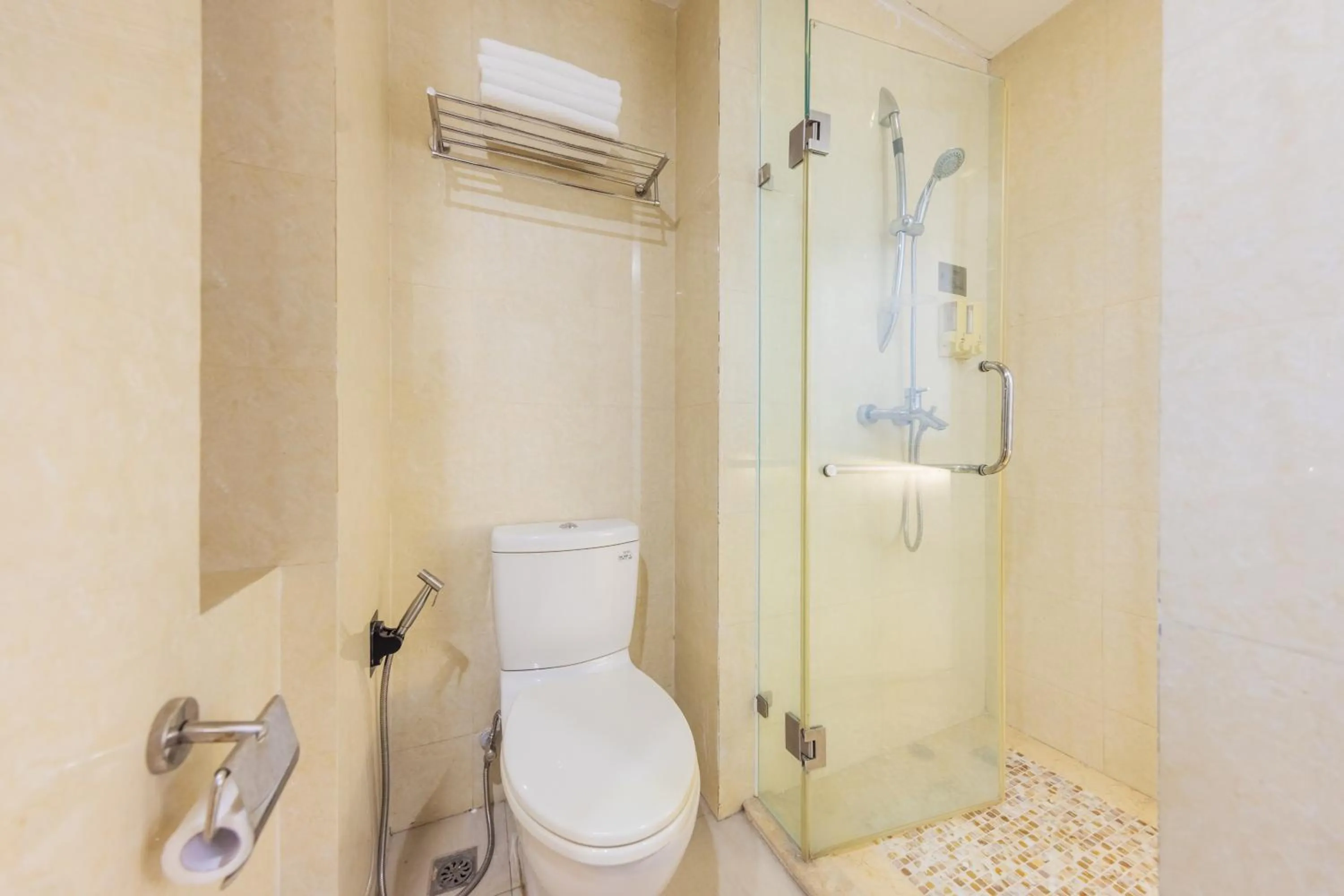 Grand Continental Apartment