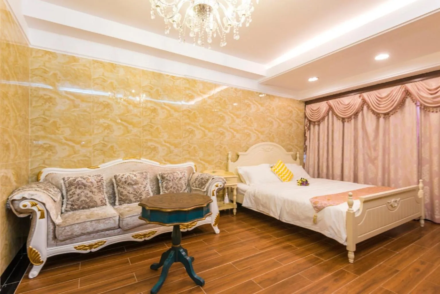 Bed in Grand Continental Apartment