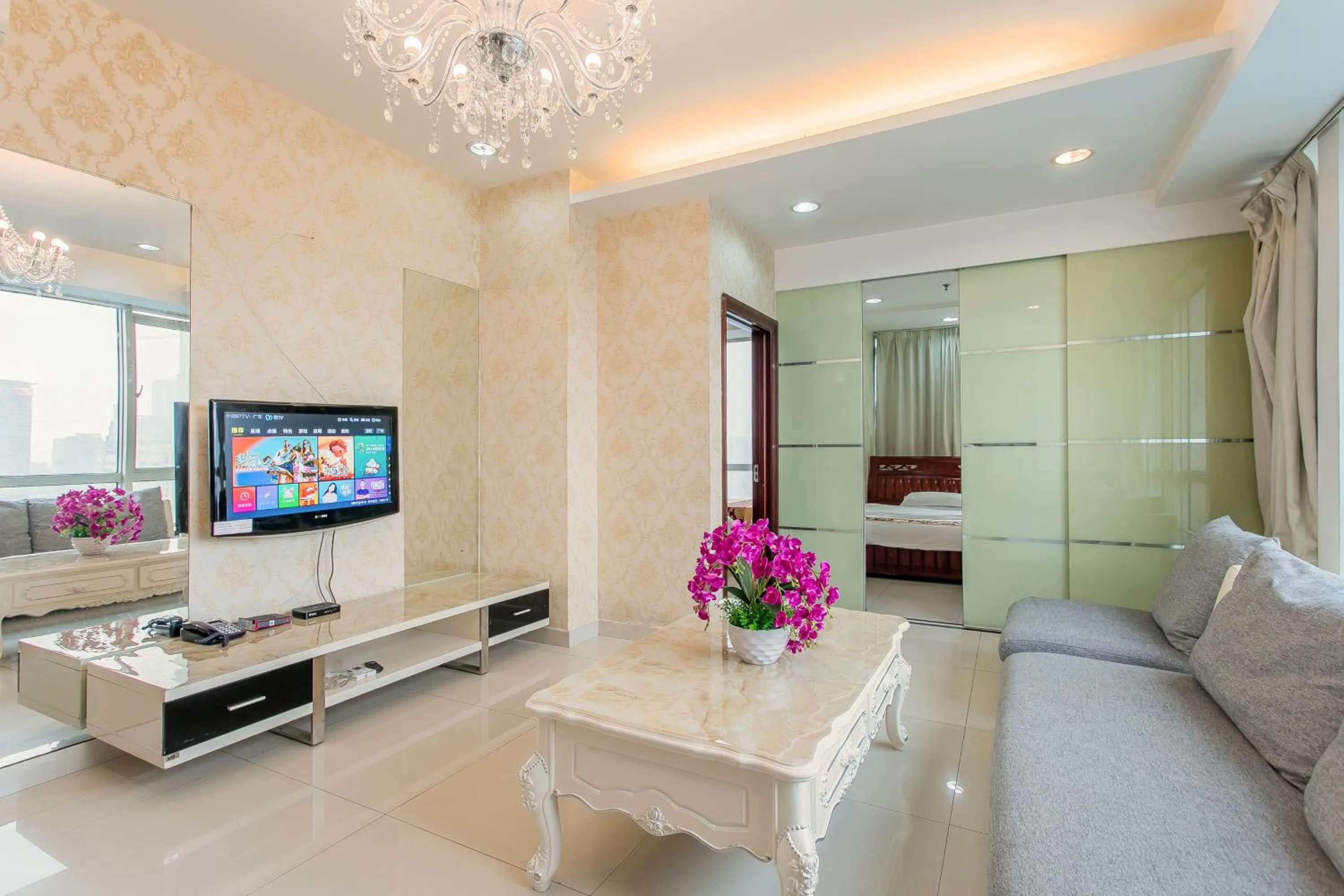 Grand Continental Apartment