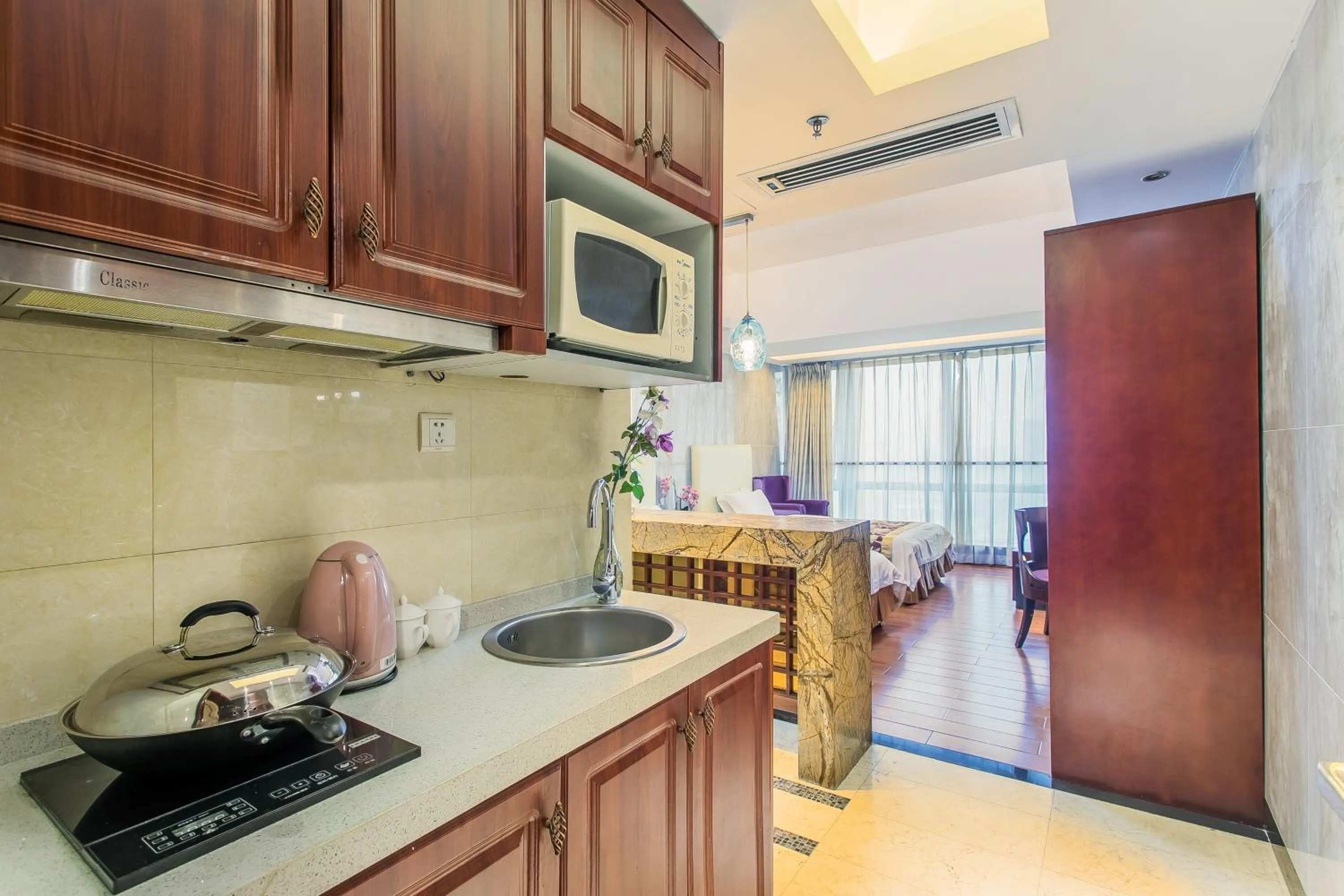 Grand Continental Apartment