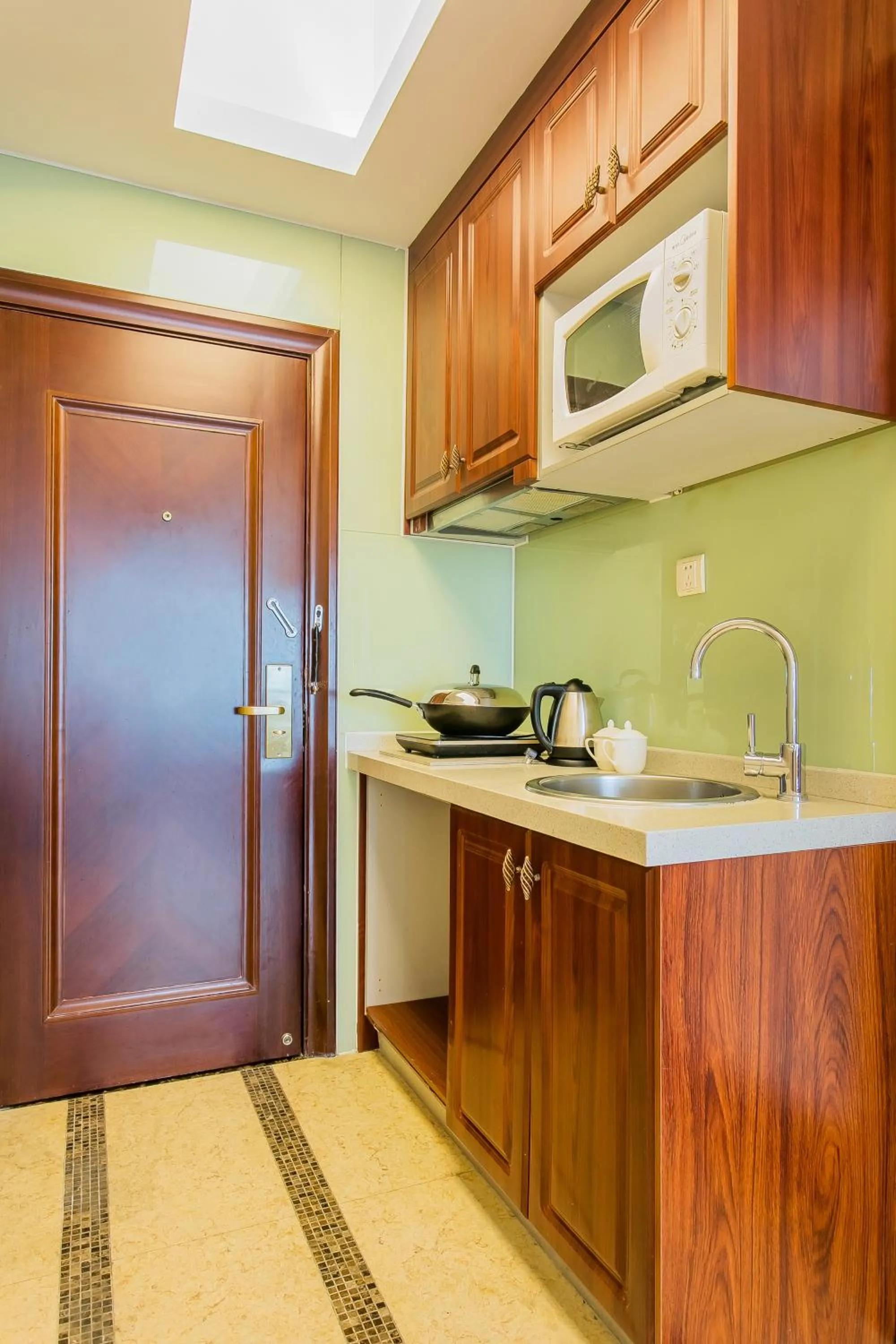 Grand Continental Apartment