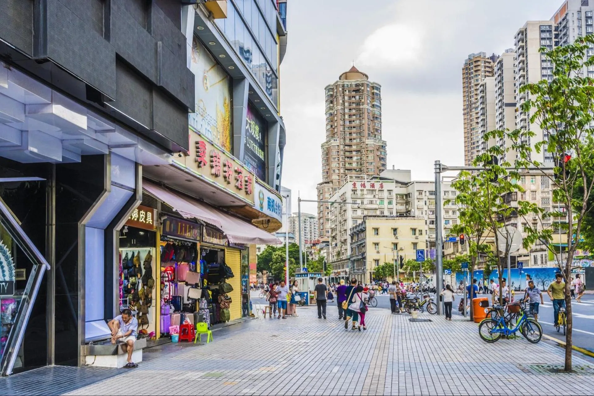 Grand Continental Apartment