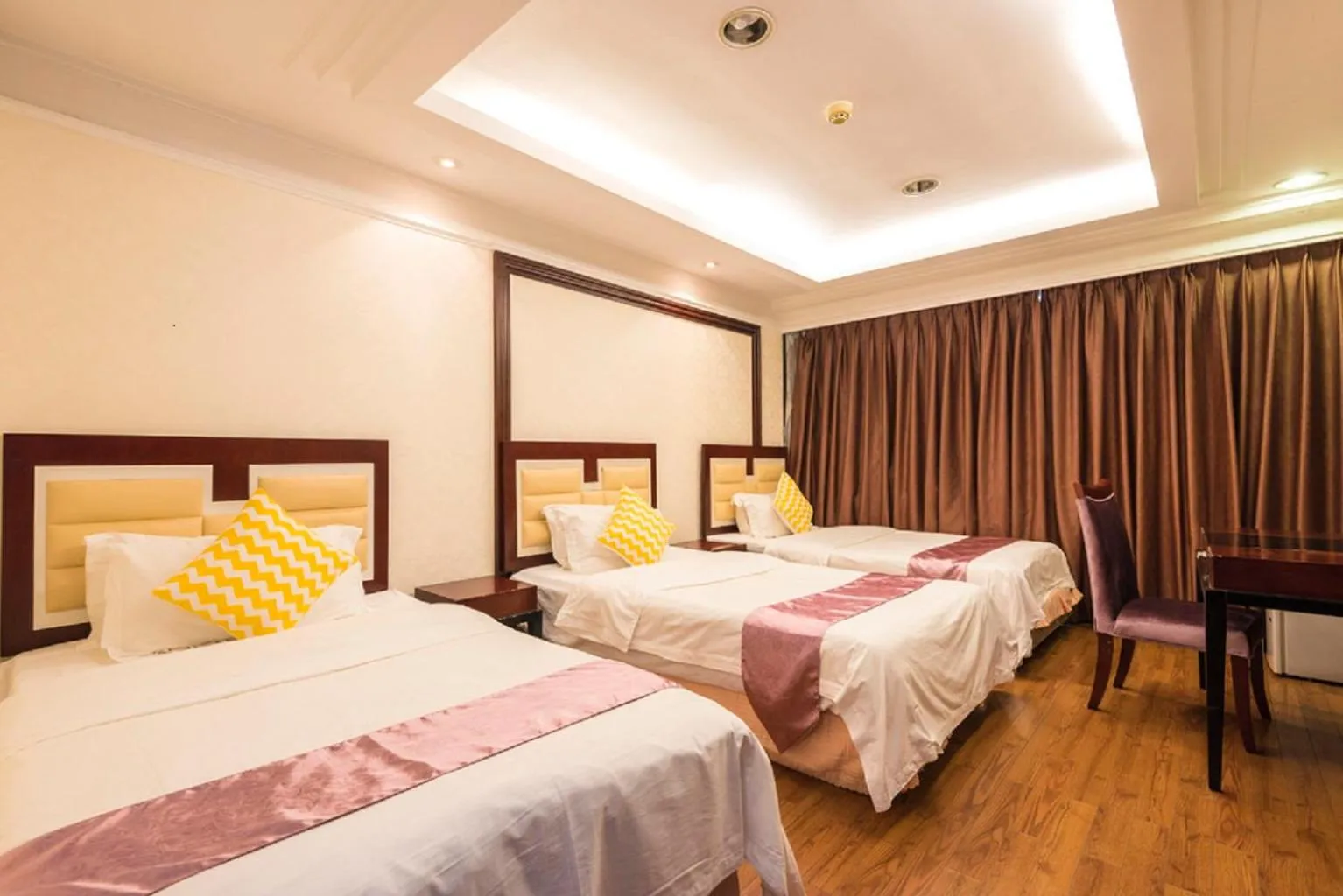 Bed in Grand Continental Apartment