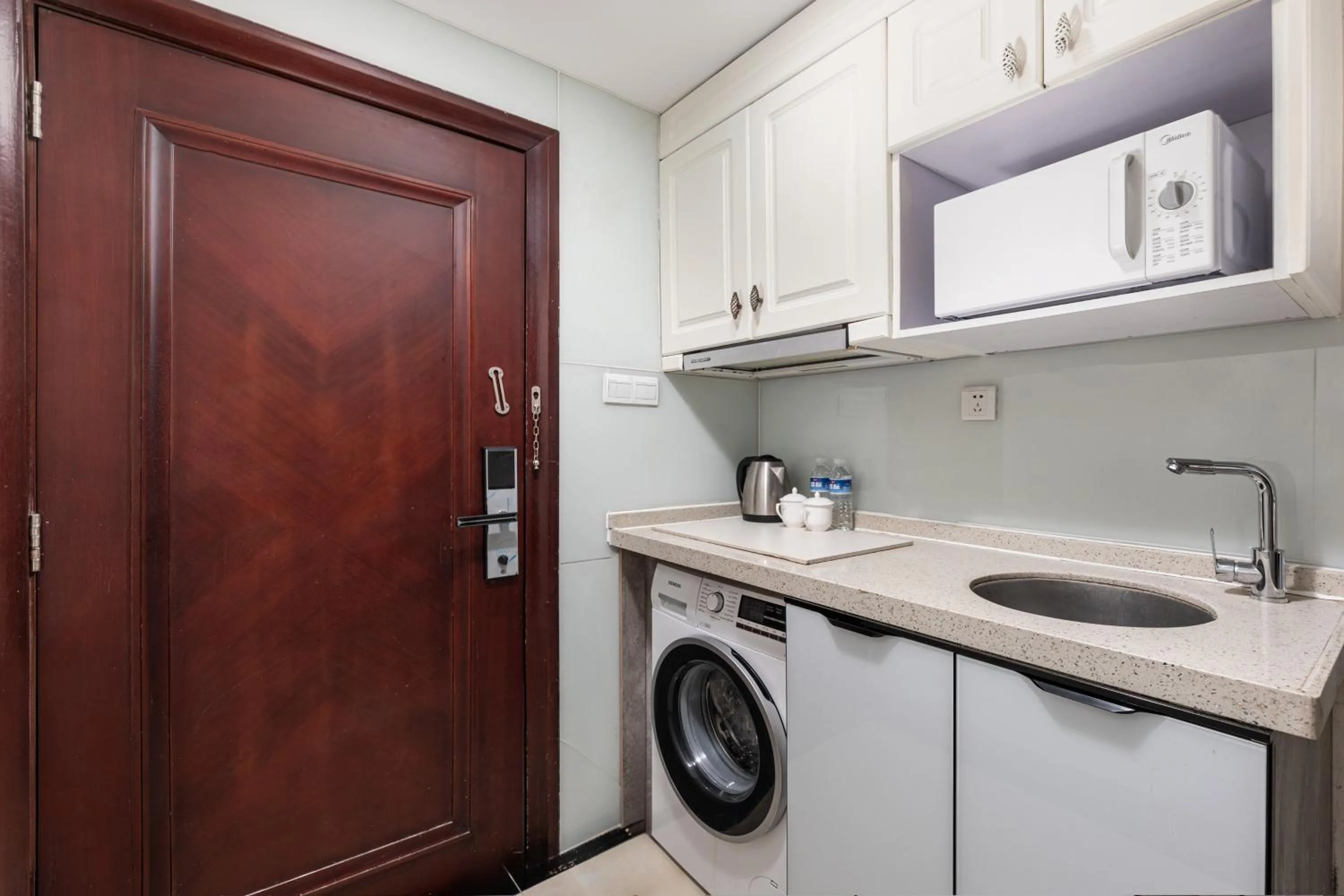 Grand Continental Apartment