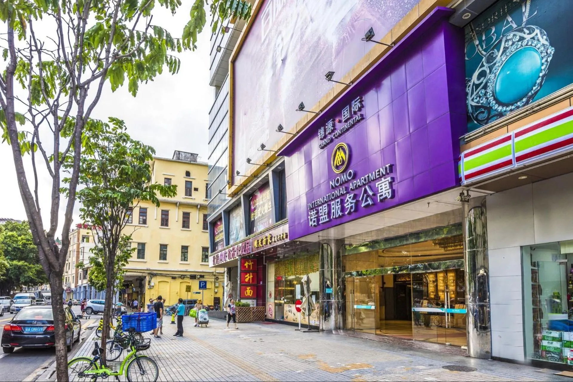 Grand Continental Apartment