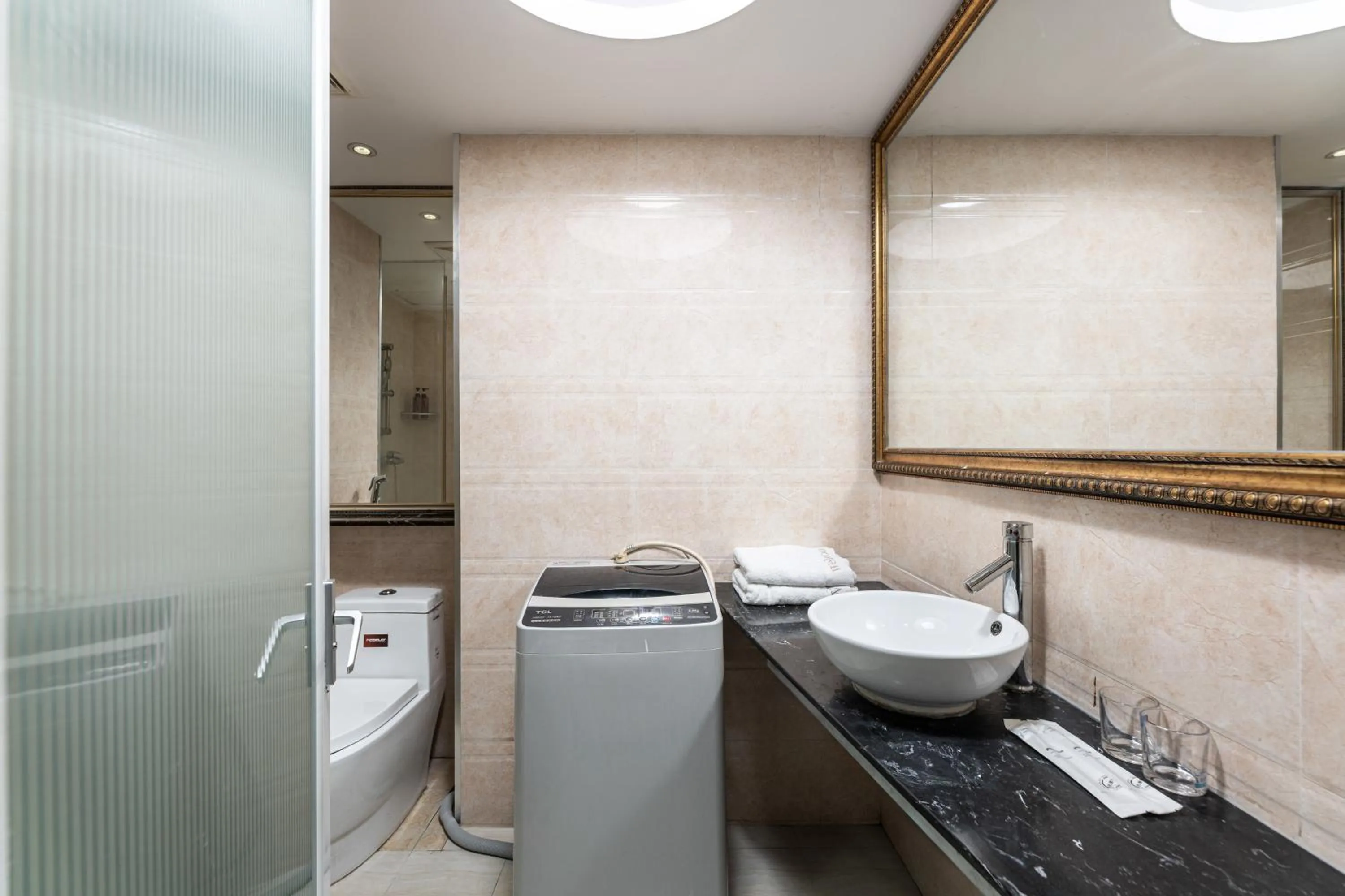 Grand Continental Apartment