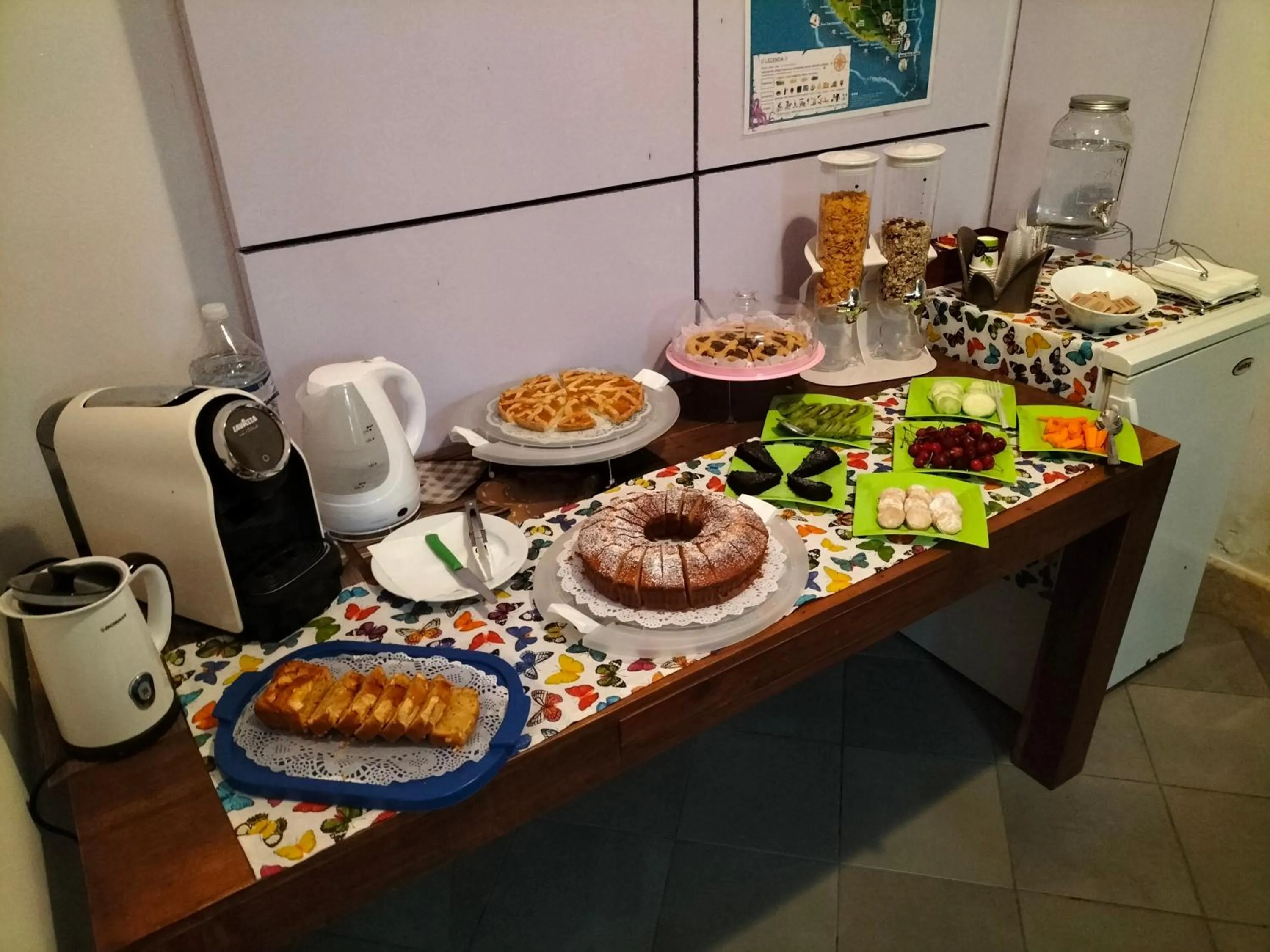 Continental breakfast in B&B Malennio