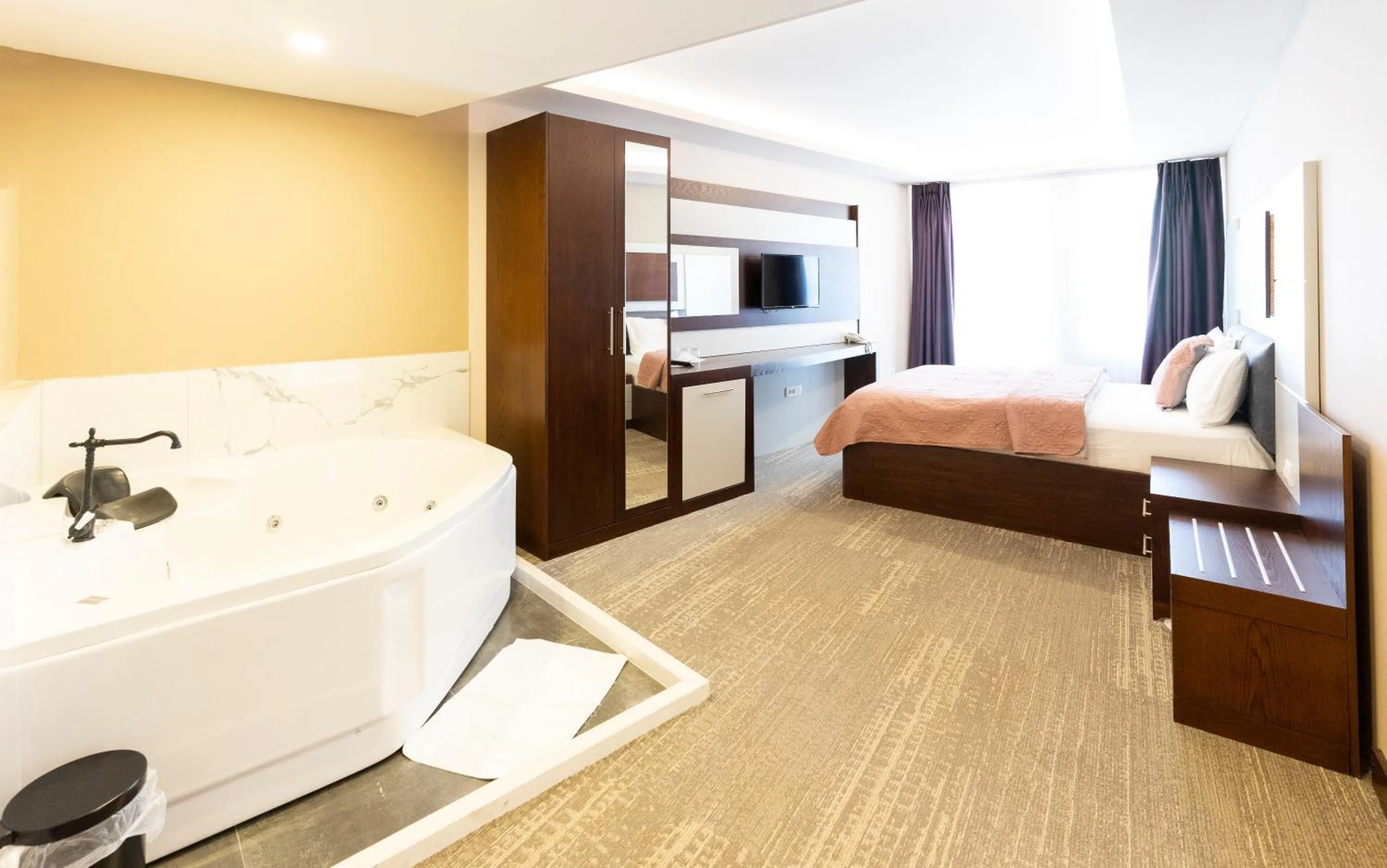 Bed in Hotel Prizreni