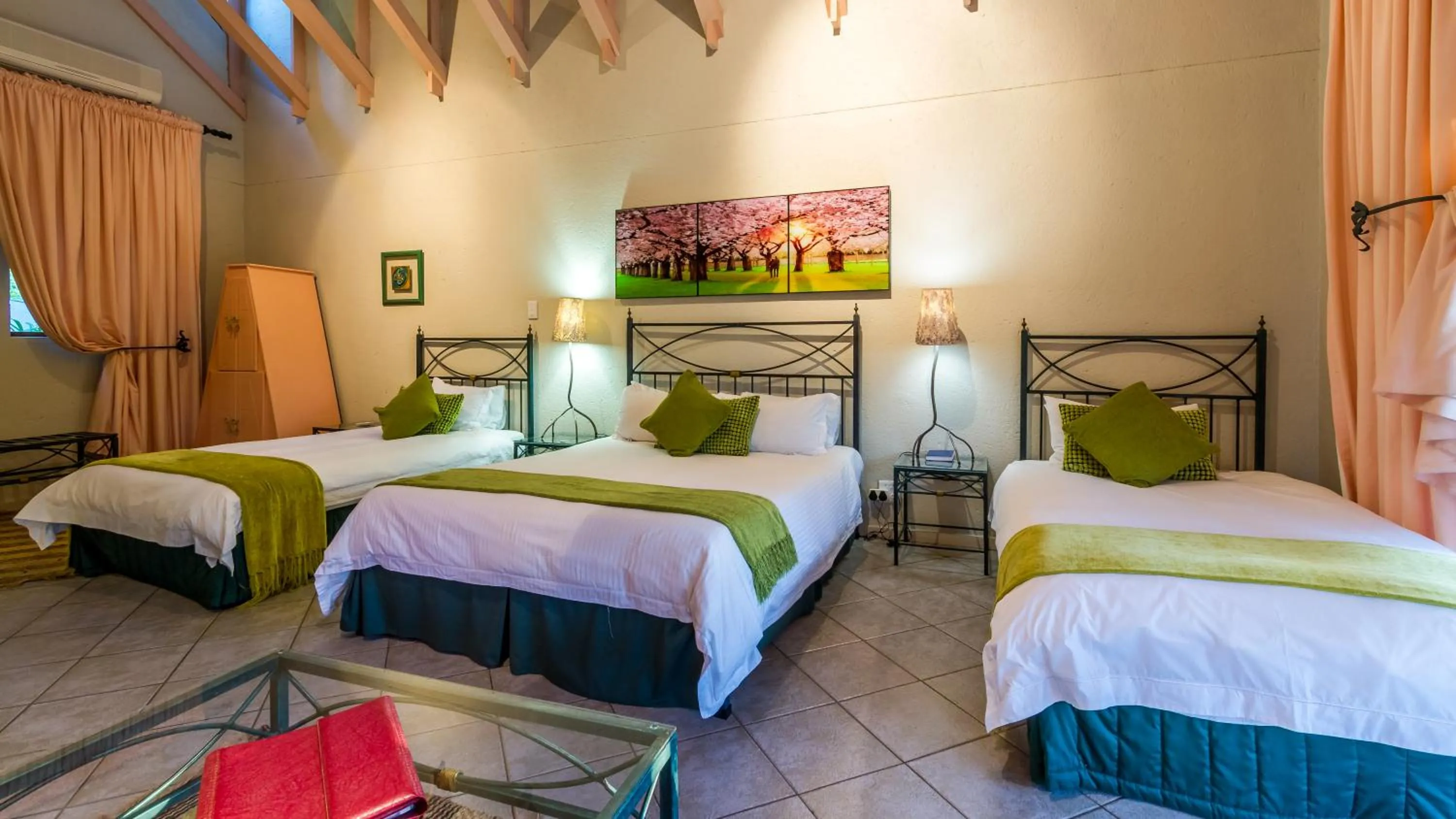 Photo of the whole room, Bed in Jörn's Gästehaus