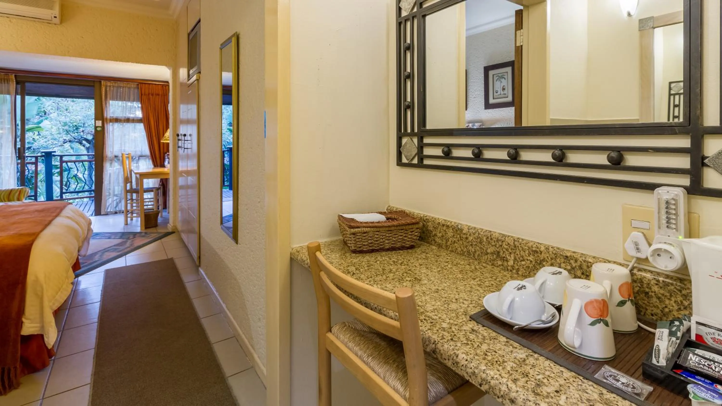 Coffee/tea facilities, Bed in Jörn's Gästehaus