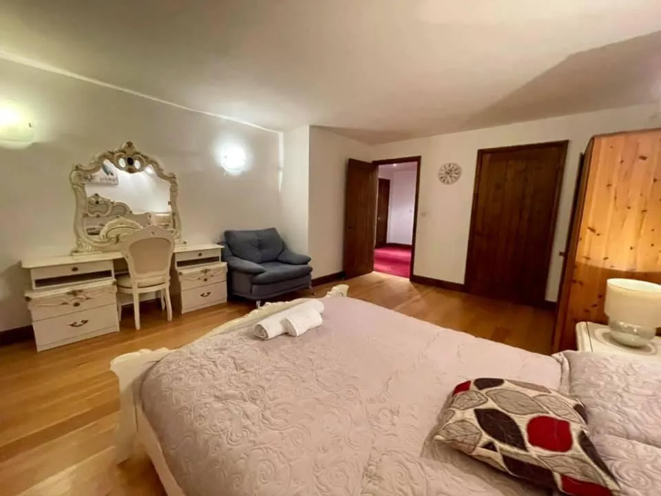 Bed in Barnfields Retreat