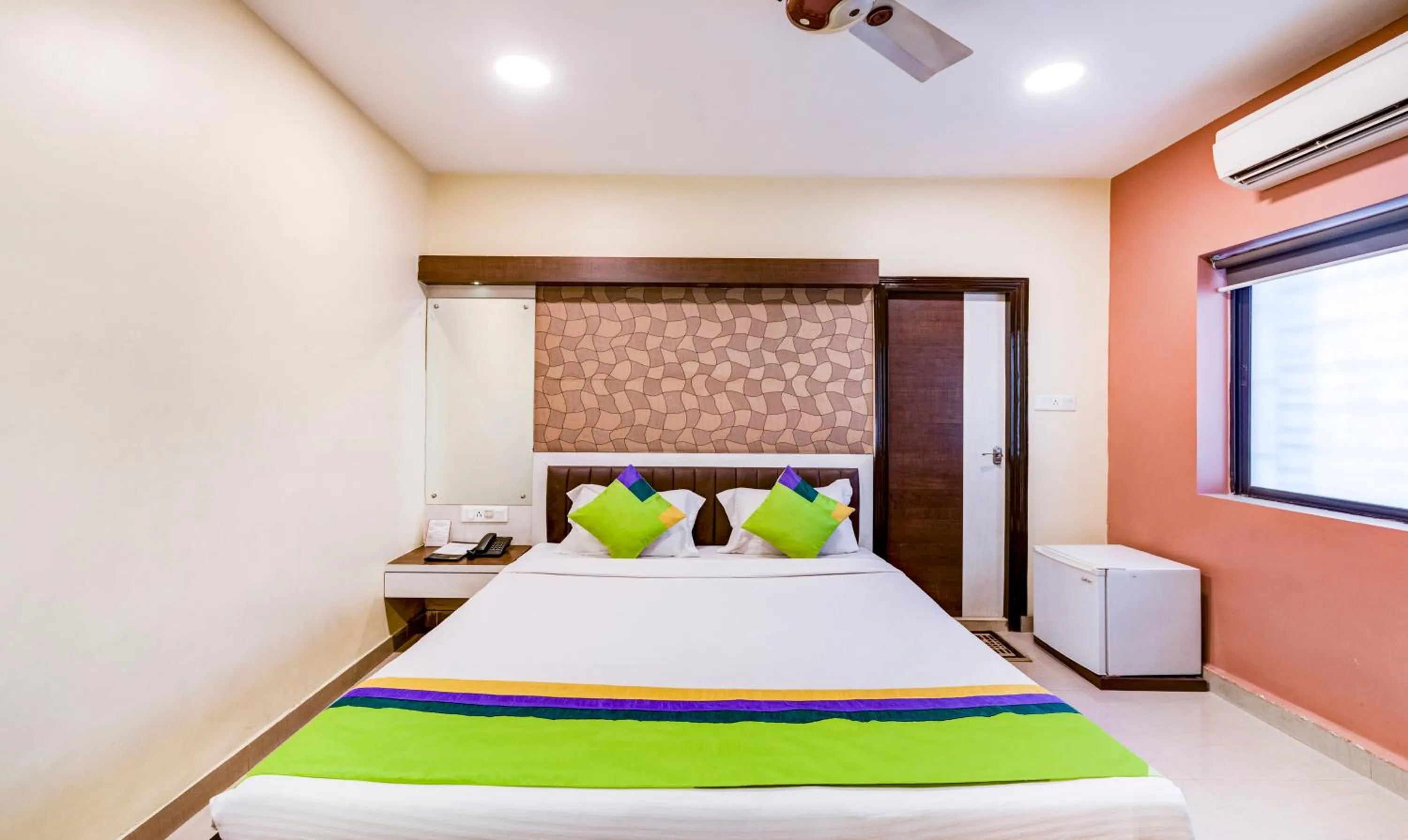 Bedroom, Bed in Treebo Pawan Putra, Kankurgachi