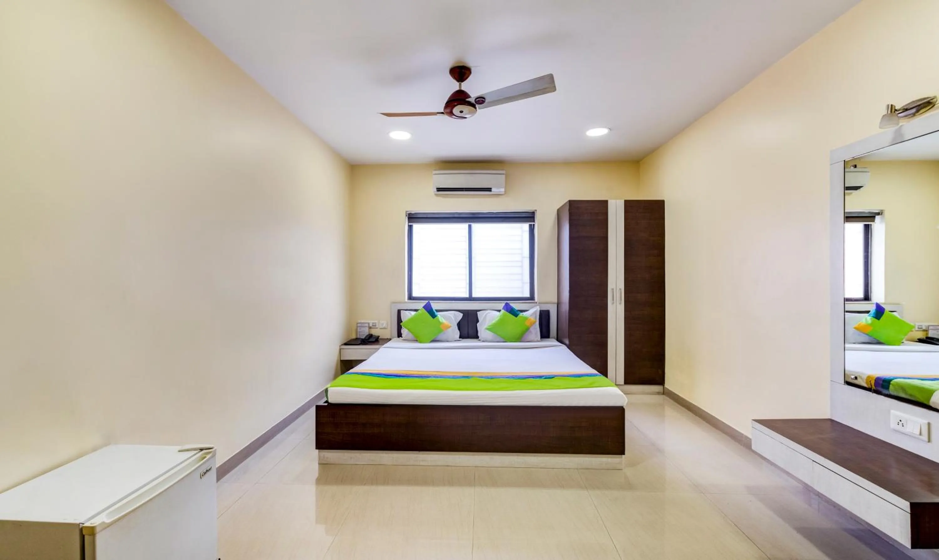 Bedroom, Bed in Treebo Pawan Putra, Kankurgachi