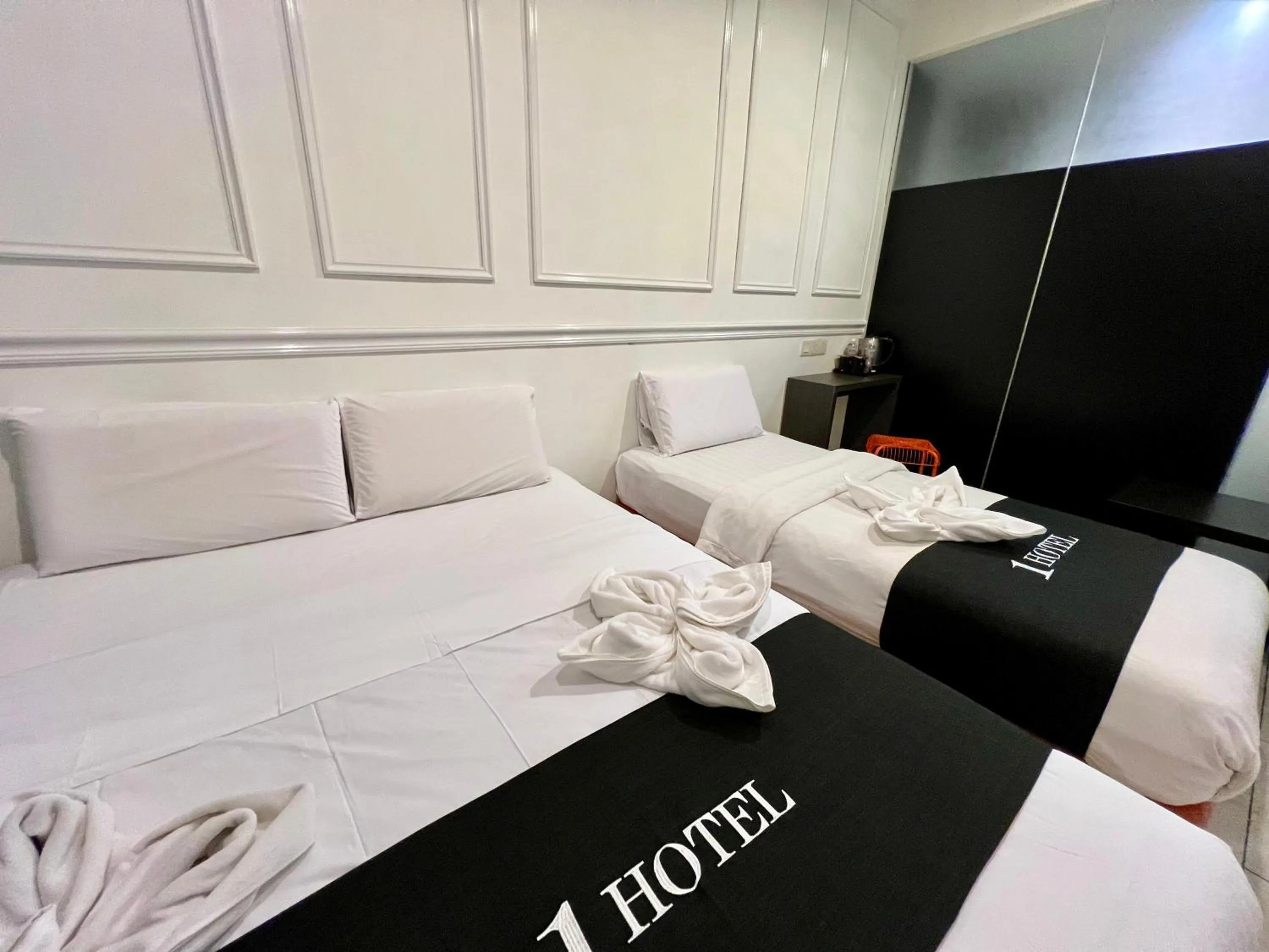 Bed in 1 Hotel Taman Connaught