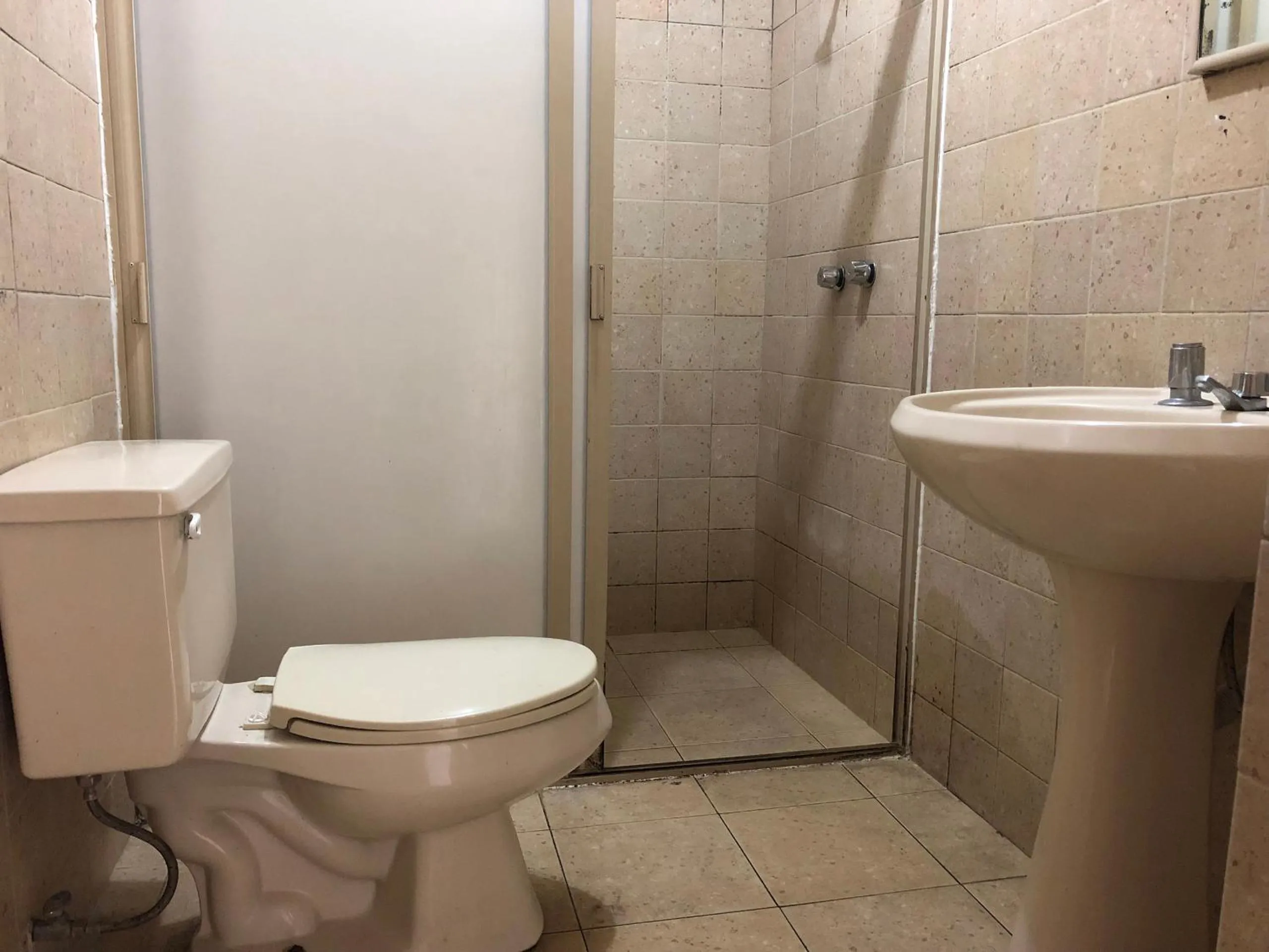 Bathroom in Hotel Regis