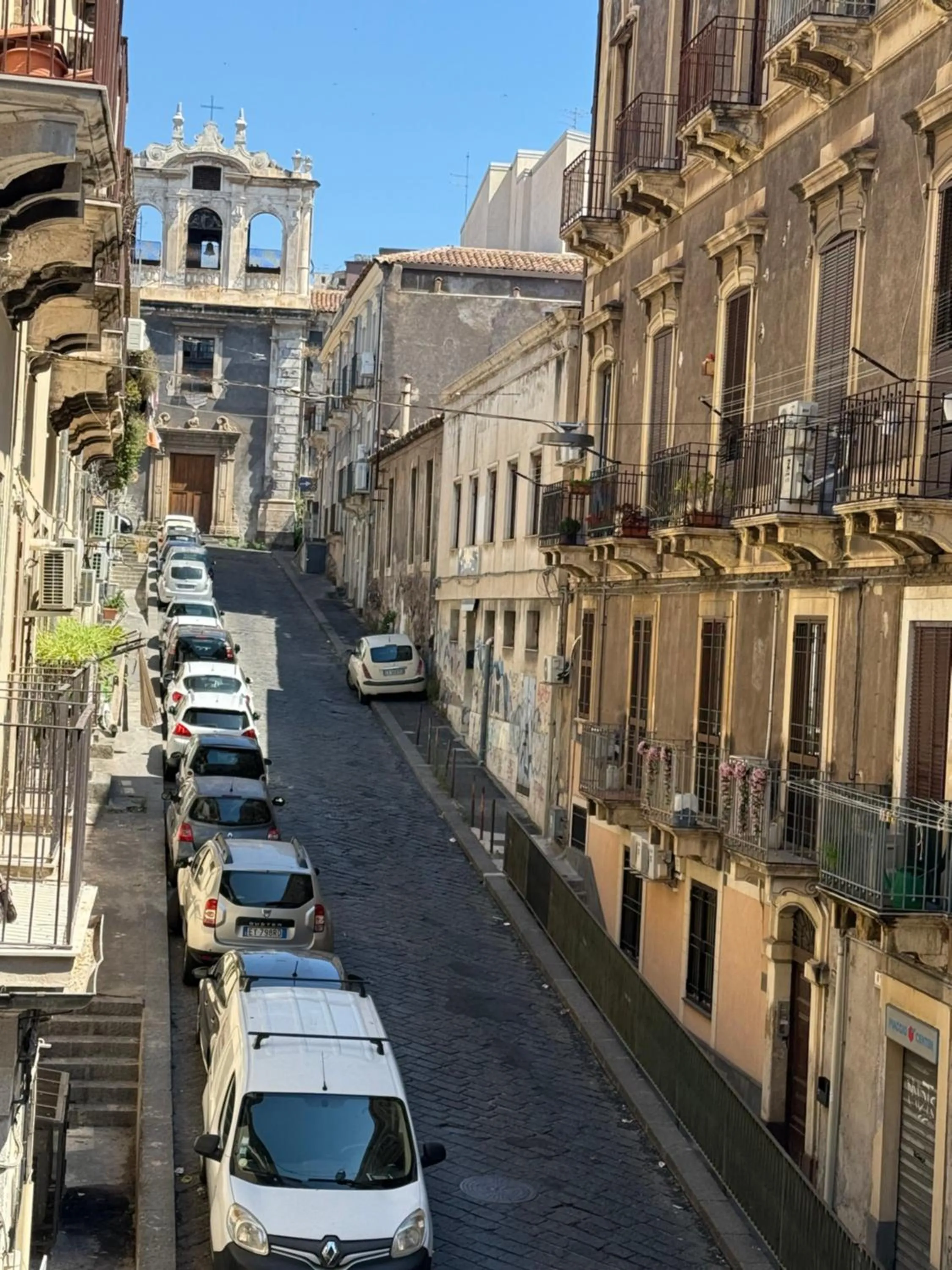 Neighbourhood in Sikelia-sicilian rooms