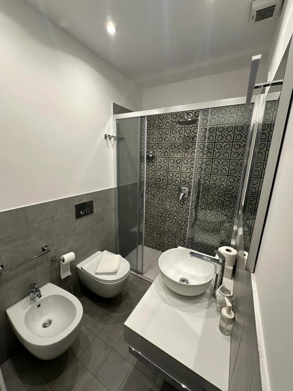 Shower in Sikelia-sicilian rooms