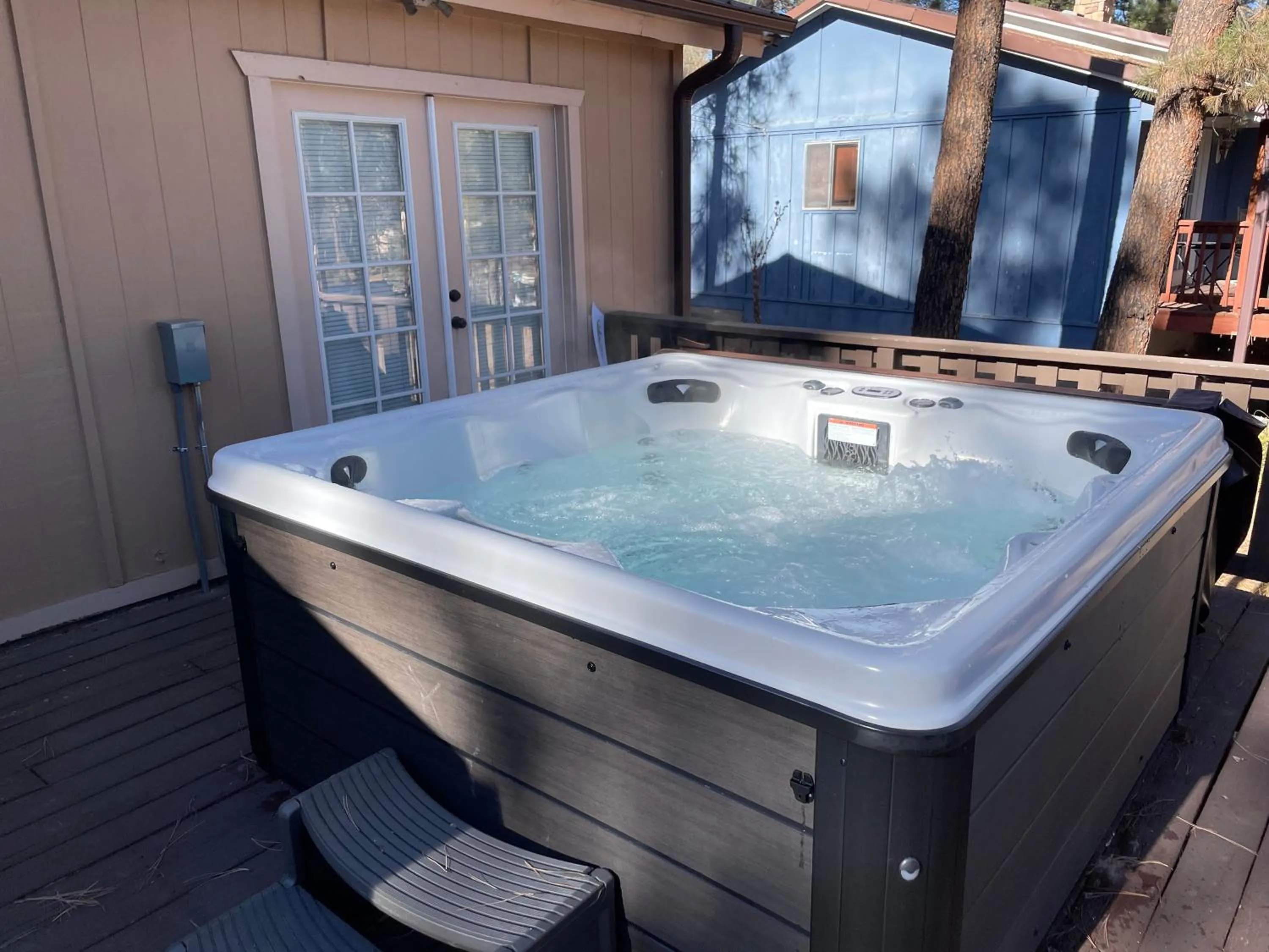 Property building in Elks Landing