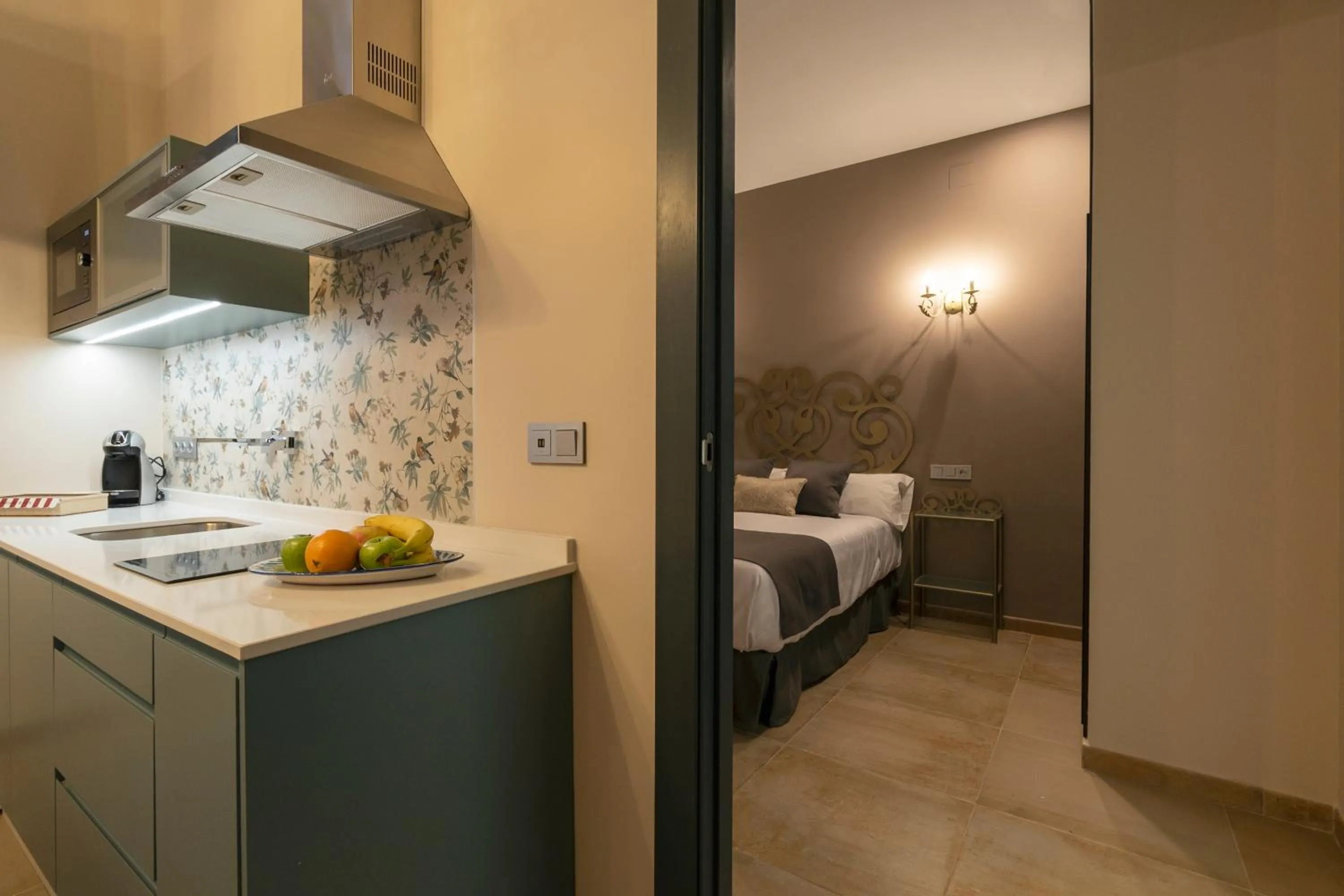 Kitchen or kitchenette, Bed in Palacete 1620, Premium Suites, Only adults