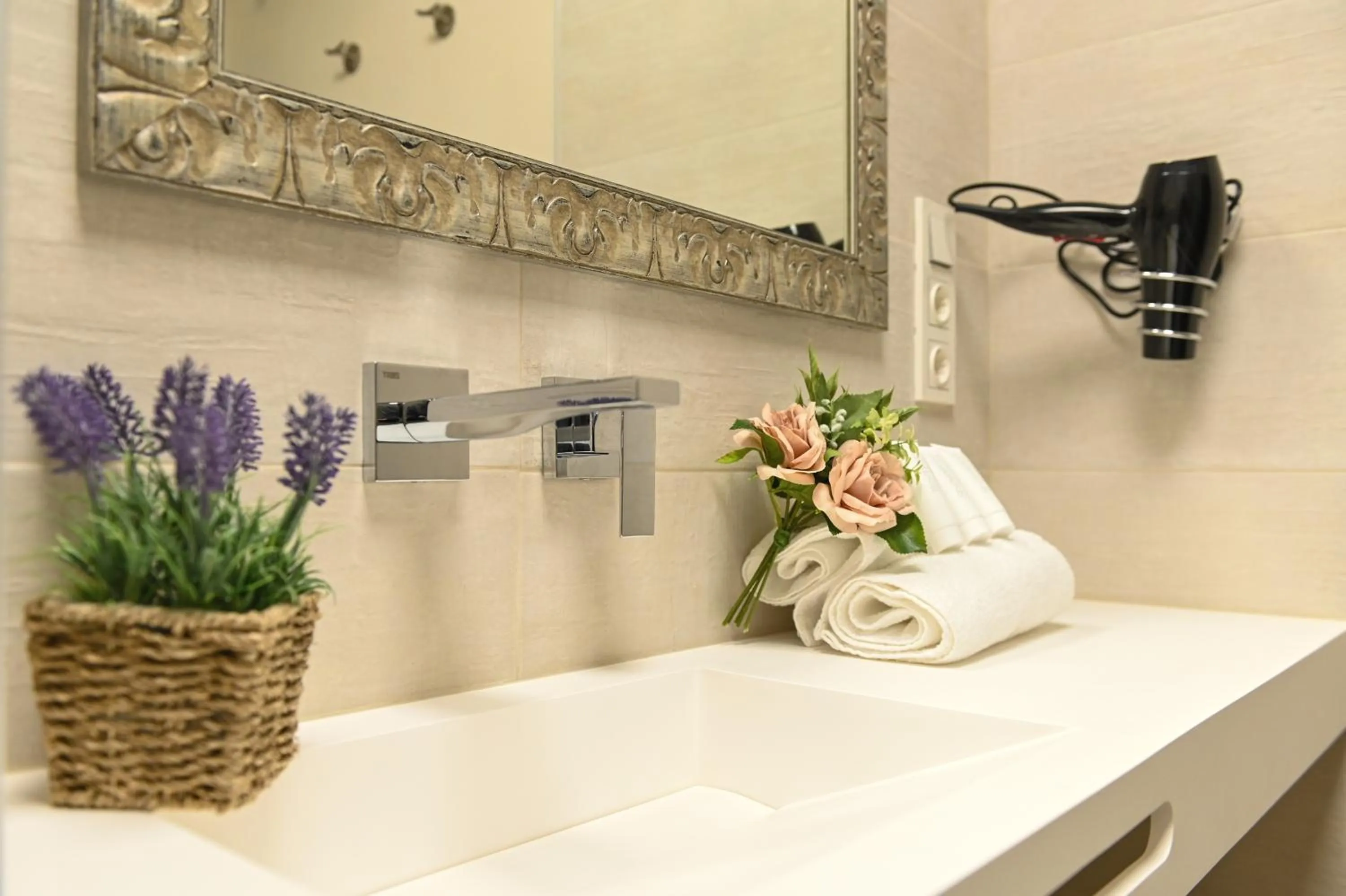 Bathroom in Palacete 1620, Premium Suites, Only adults