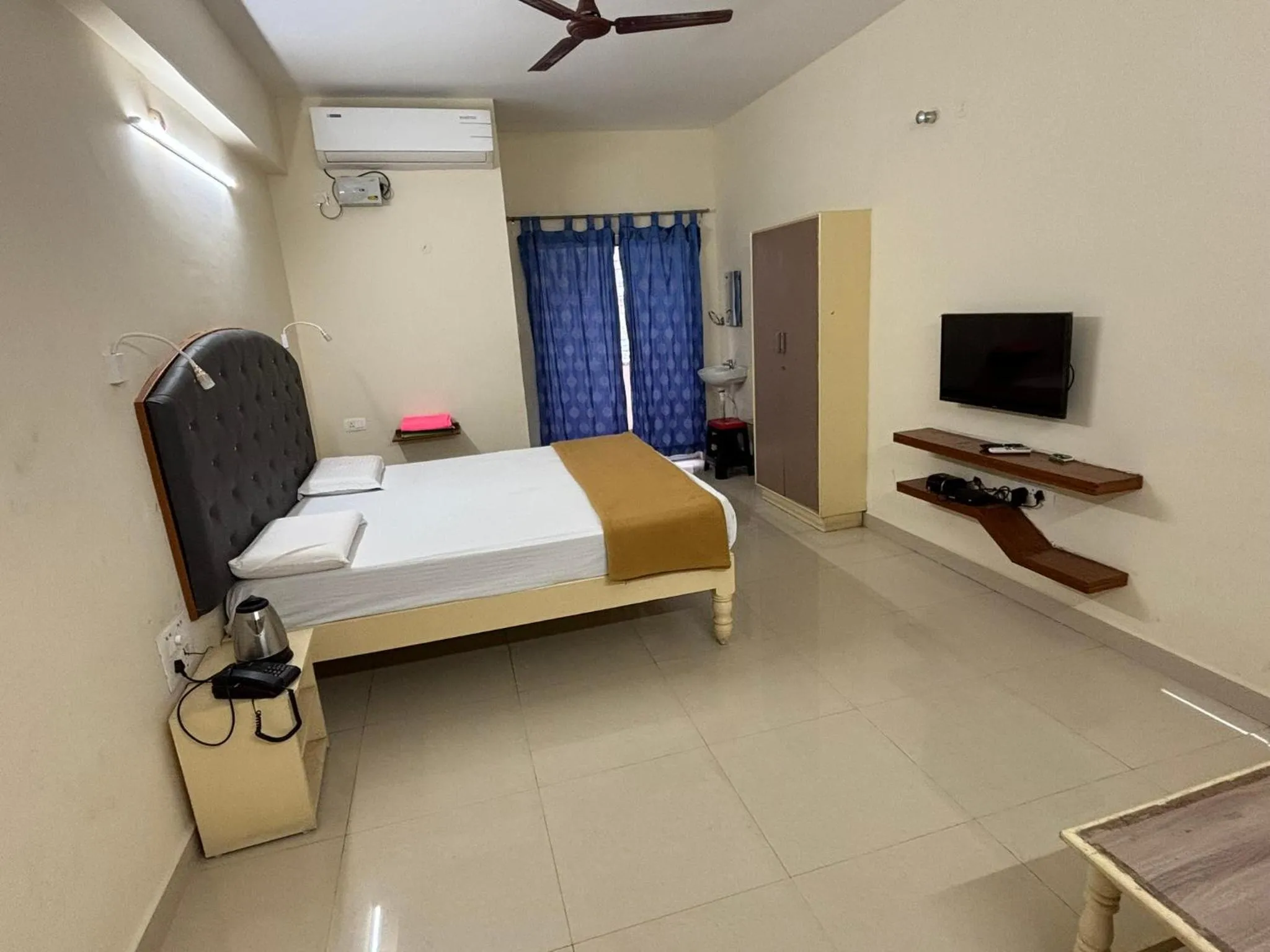 Bed in Srinivasa Hotel