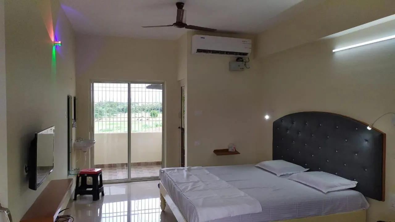 Deluxe Double Room with Balcony in Srinivasa Hotel