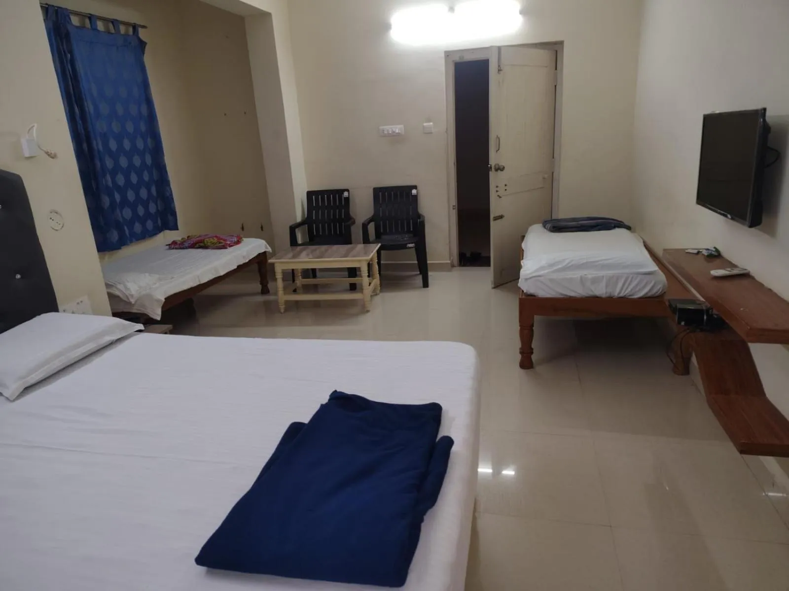 Bed in Srinivasa Hotel