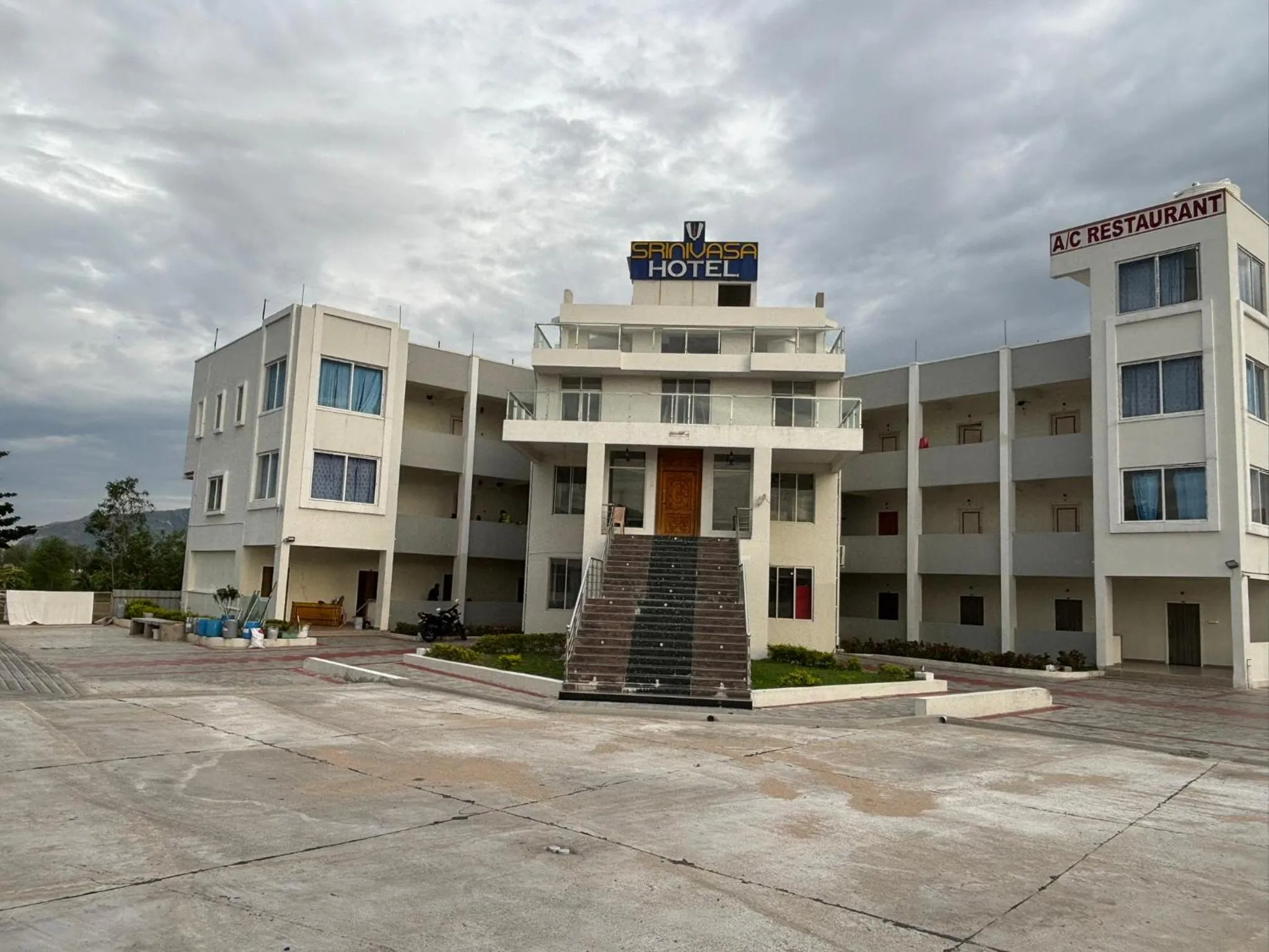 Srinivasa Hotel