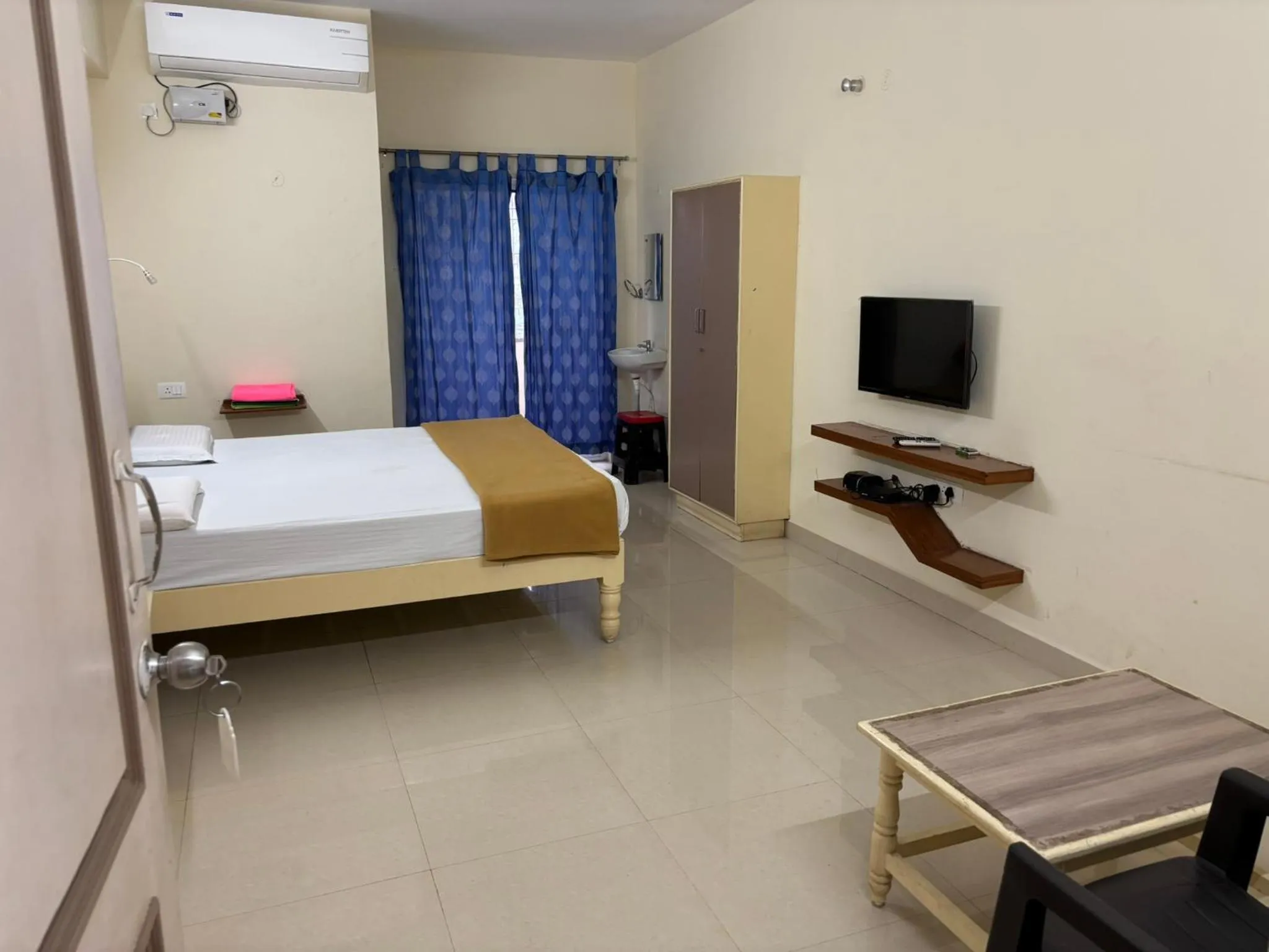 Bed in Srinivasa Hotel